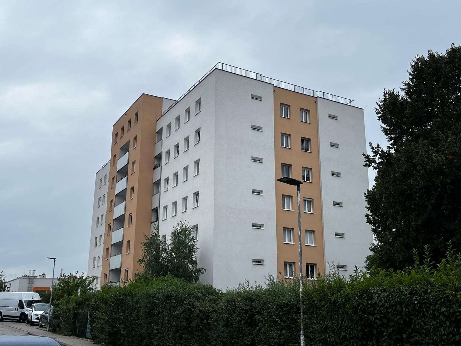 Tatort in Wr. Neustadt: 19-Jährige soll mit Küchenmesser auf Mutter eingestochen haben, im Bild: die Wohnhausanlage