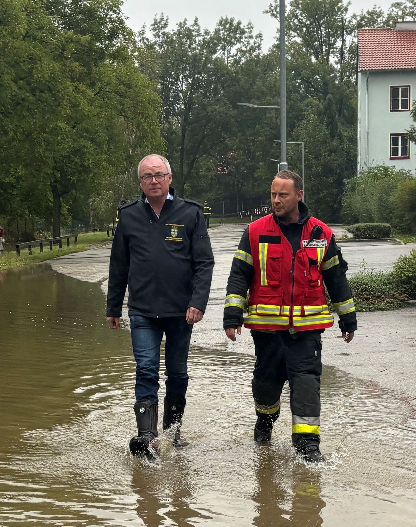 LH-Stellvertreter Stephan Pernkopf (l.) erinnert sich an die Flut-Katastrophe zurück.
