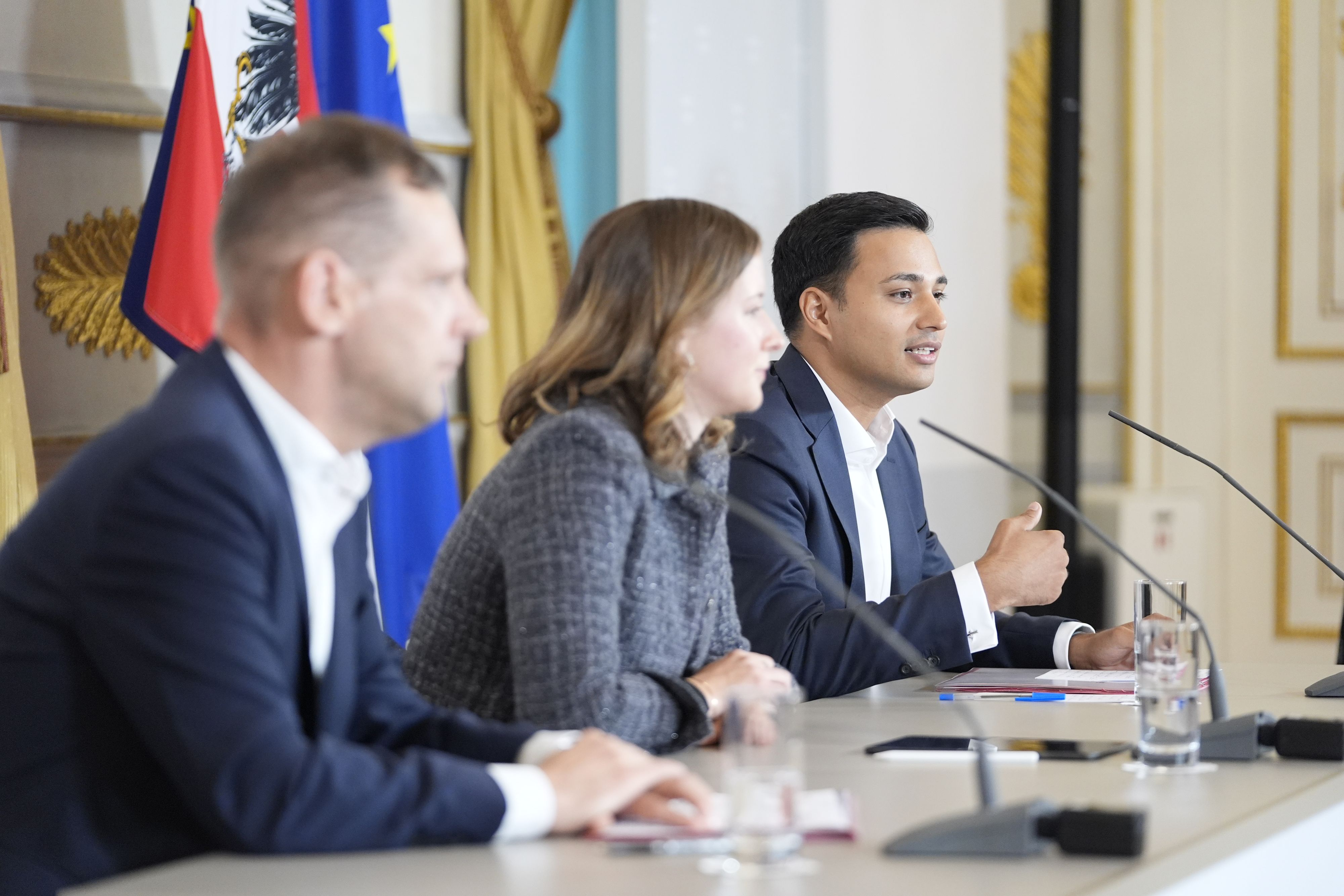 Kucher, Plakolm und Shetty informierten über das Kopftuchverbot.