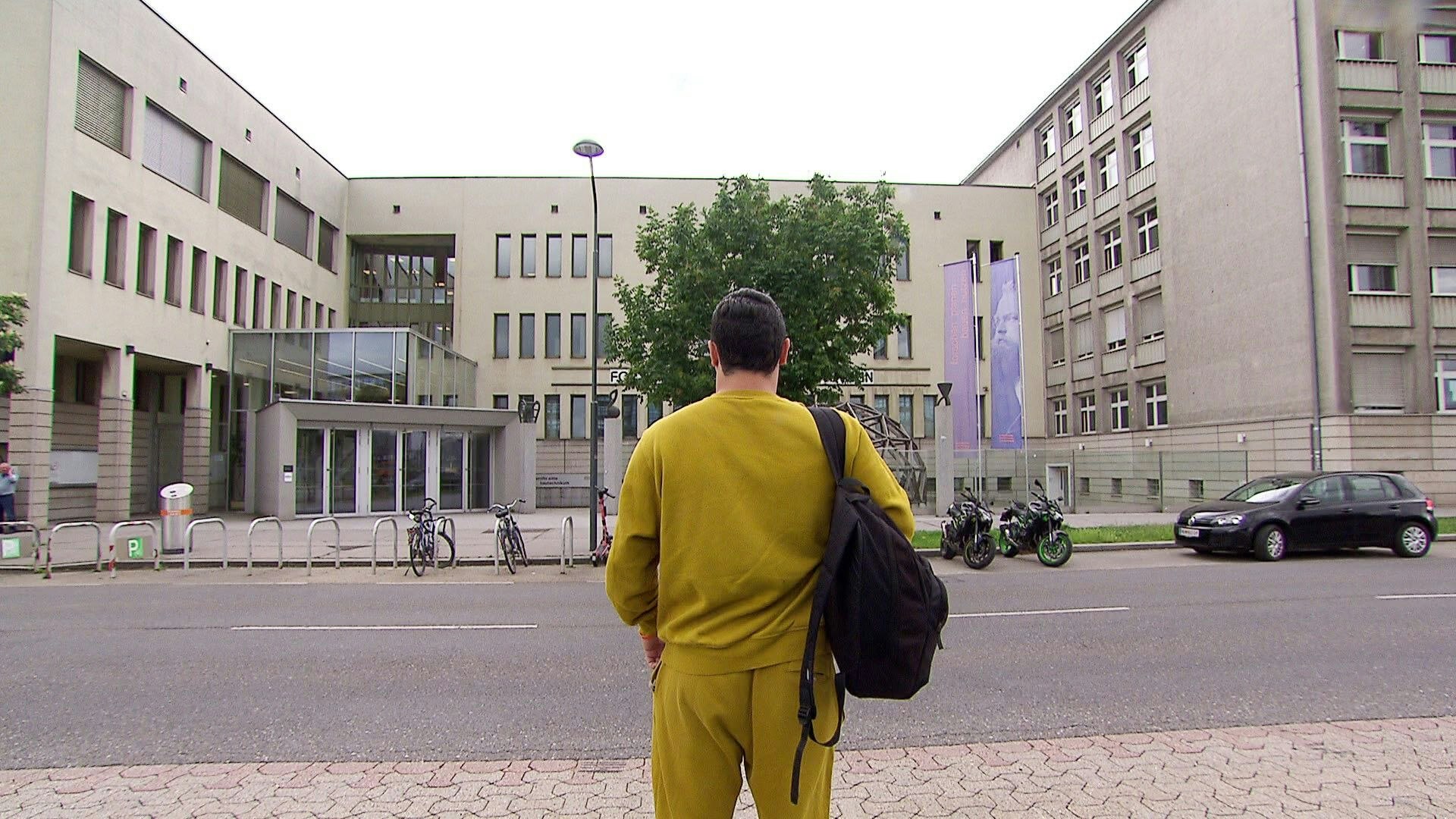 Heute.at - Mobbing wegen Jogginghose: Ex-Schüler klagt Republik