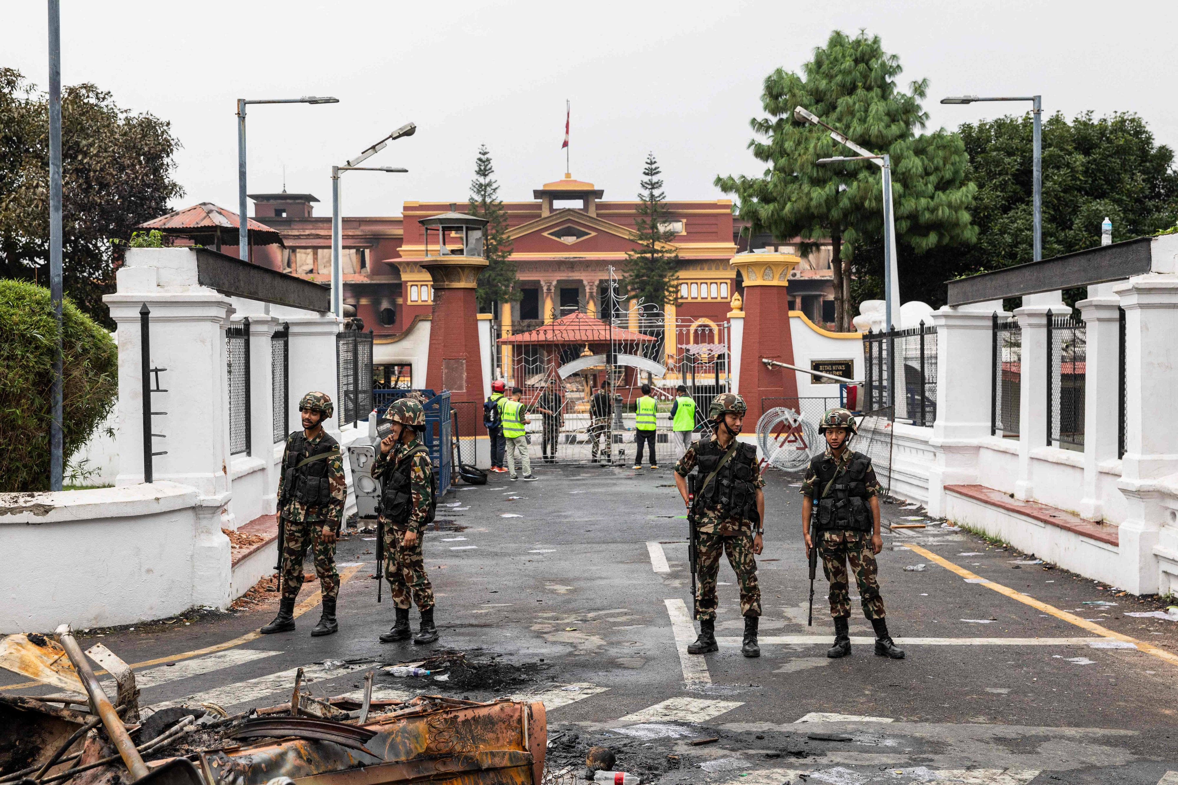 Nach den tödlichen Protesten in Nepal, bei denen auch das Parlament angezündet wurde, sind tausende Häftlinge geflohen.