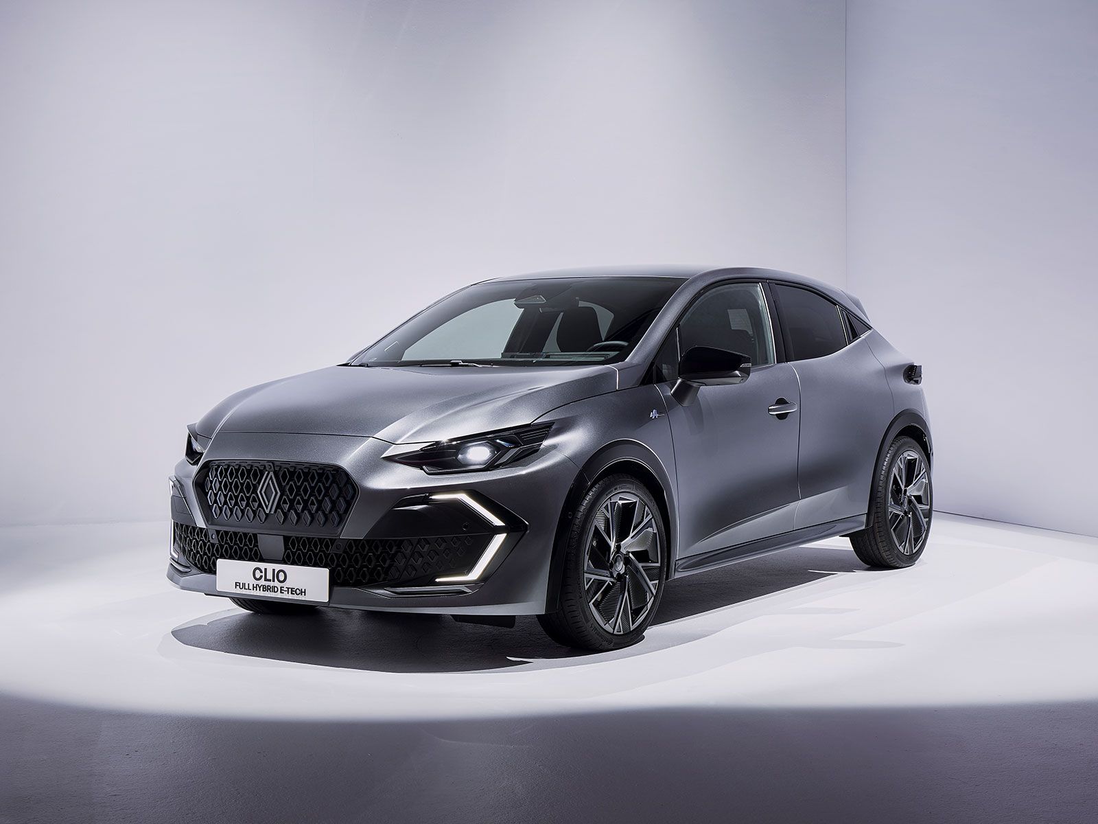 Die Front zeigt sich in neuem Look.