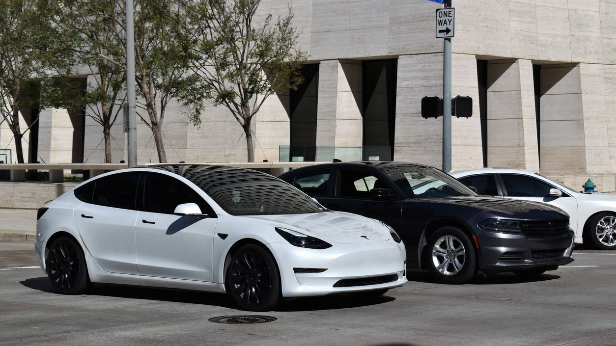 Heute.at - Auspuff zu laut – E-Auto-Fahrer kassiert Strafzettel