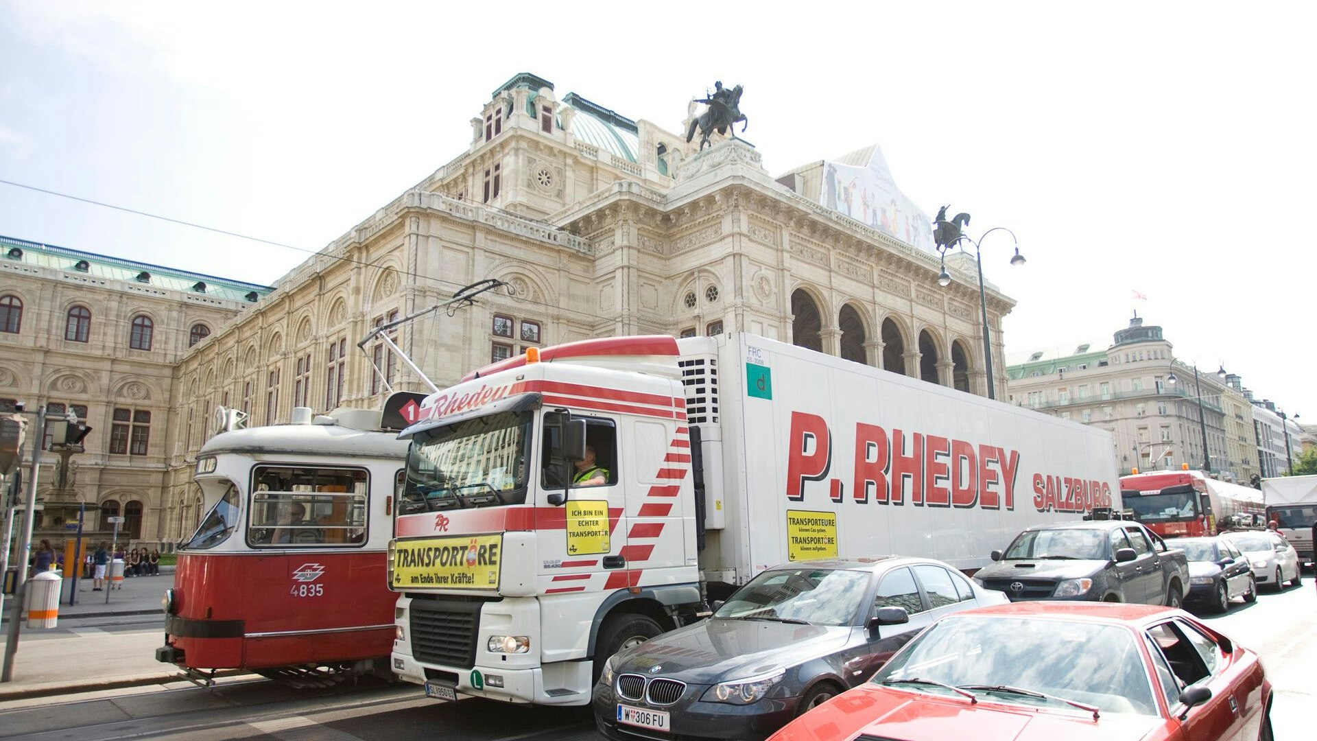 Heute.at - Mega-Stau in Wien! Lkw-Protest legt Verkehr lahm