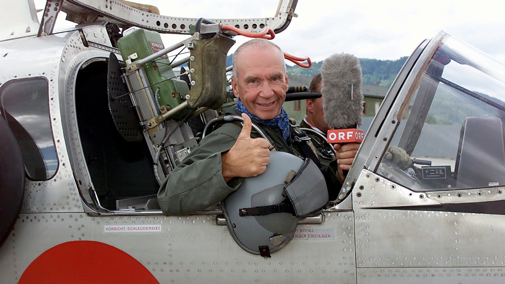 Wetter-Moderator Carl Michael Belcredi 2000 beim "Formel 1 Grand Prix von Österreich".