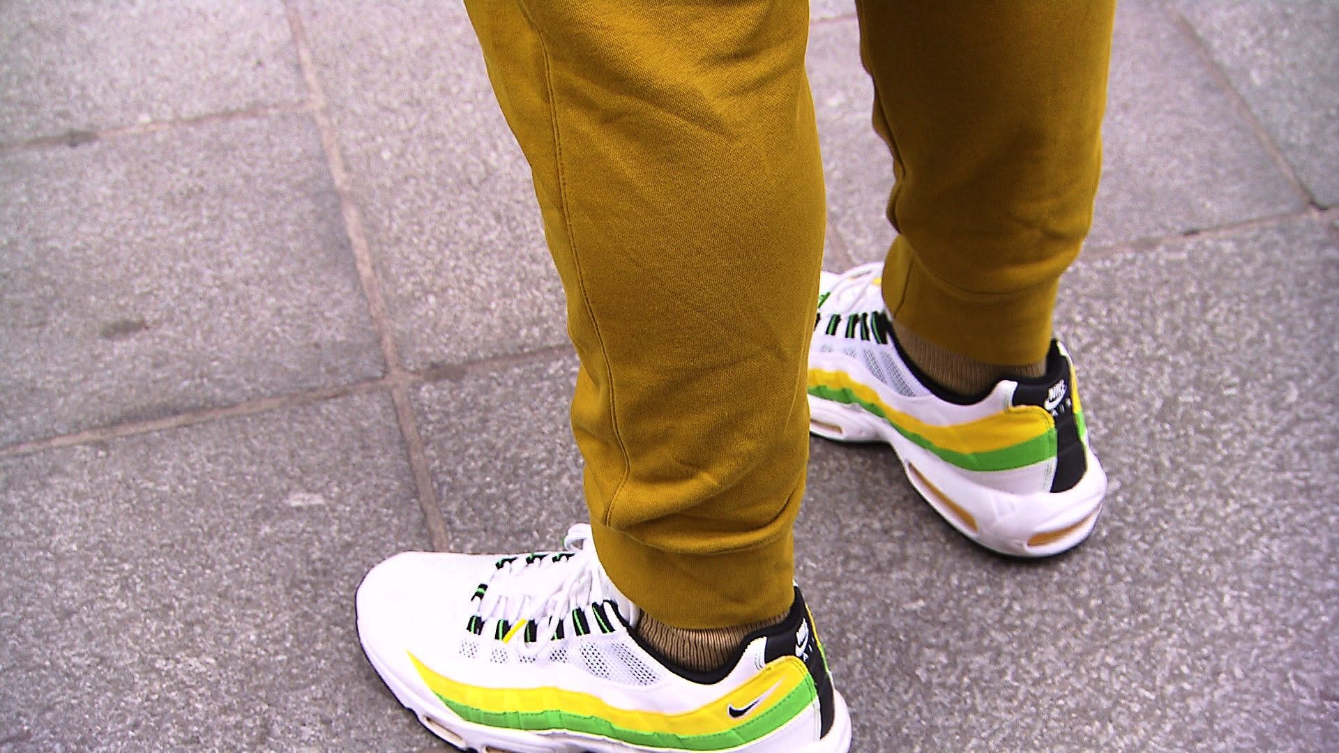 Wegen Jogginghosen soll ein Ex-Schüler gemobbt worden sein – jetzt fordert er 130.000 Euro von der Republik