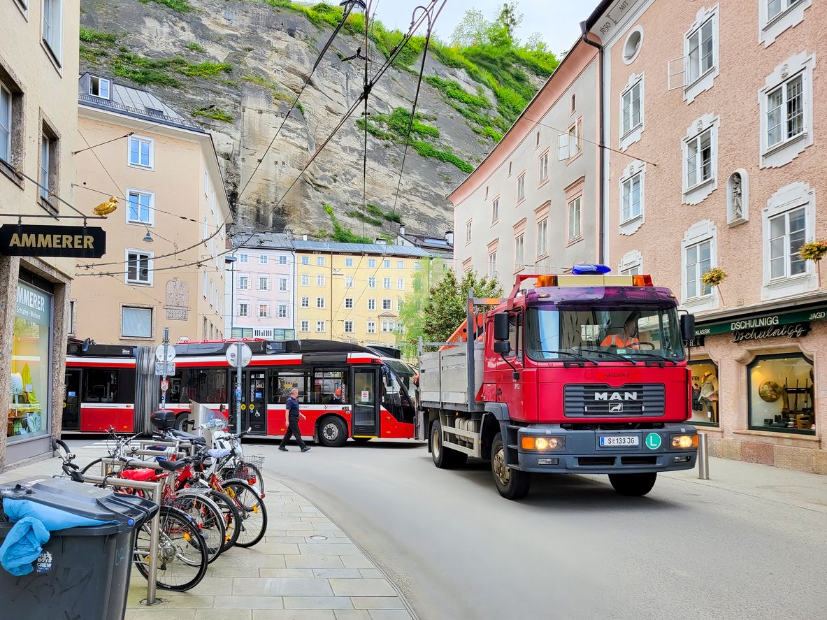 Die Lenkerin des LKW hatte die Passantin übersehen. (Symbolbild)