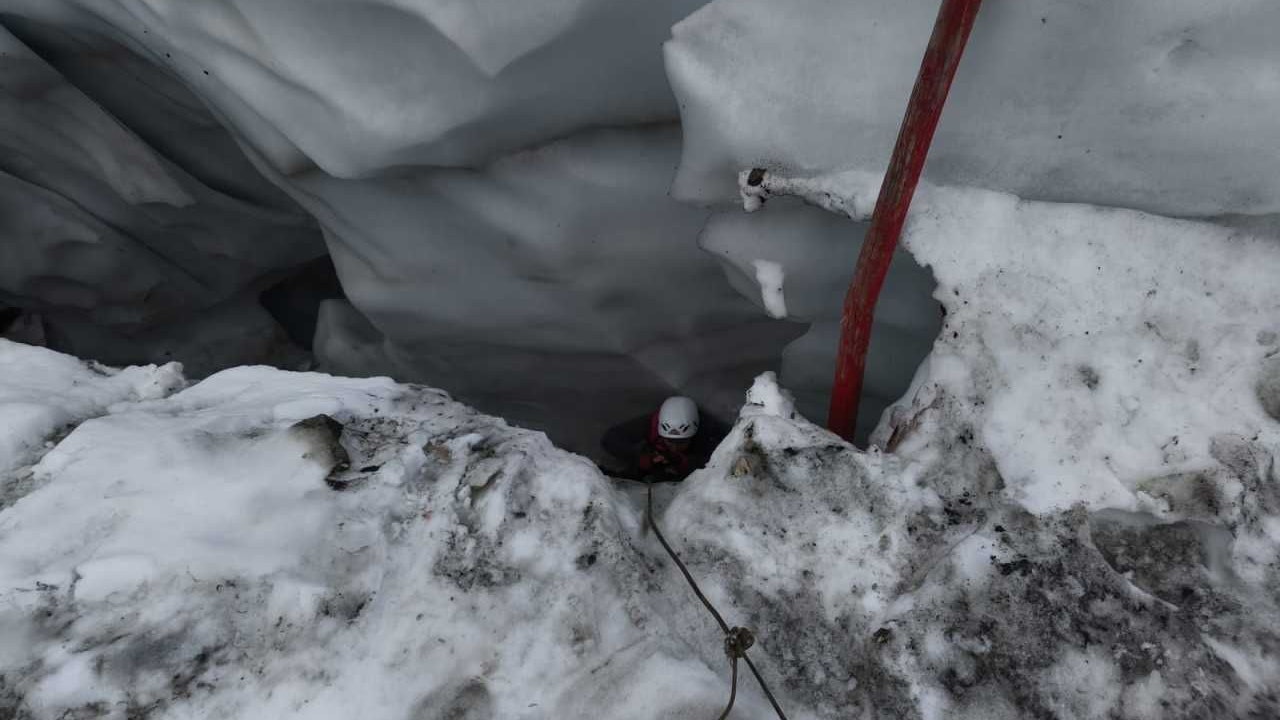 Heute.at - Mann schreit, dann stürzt Urlauberin (46) ins Eis
