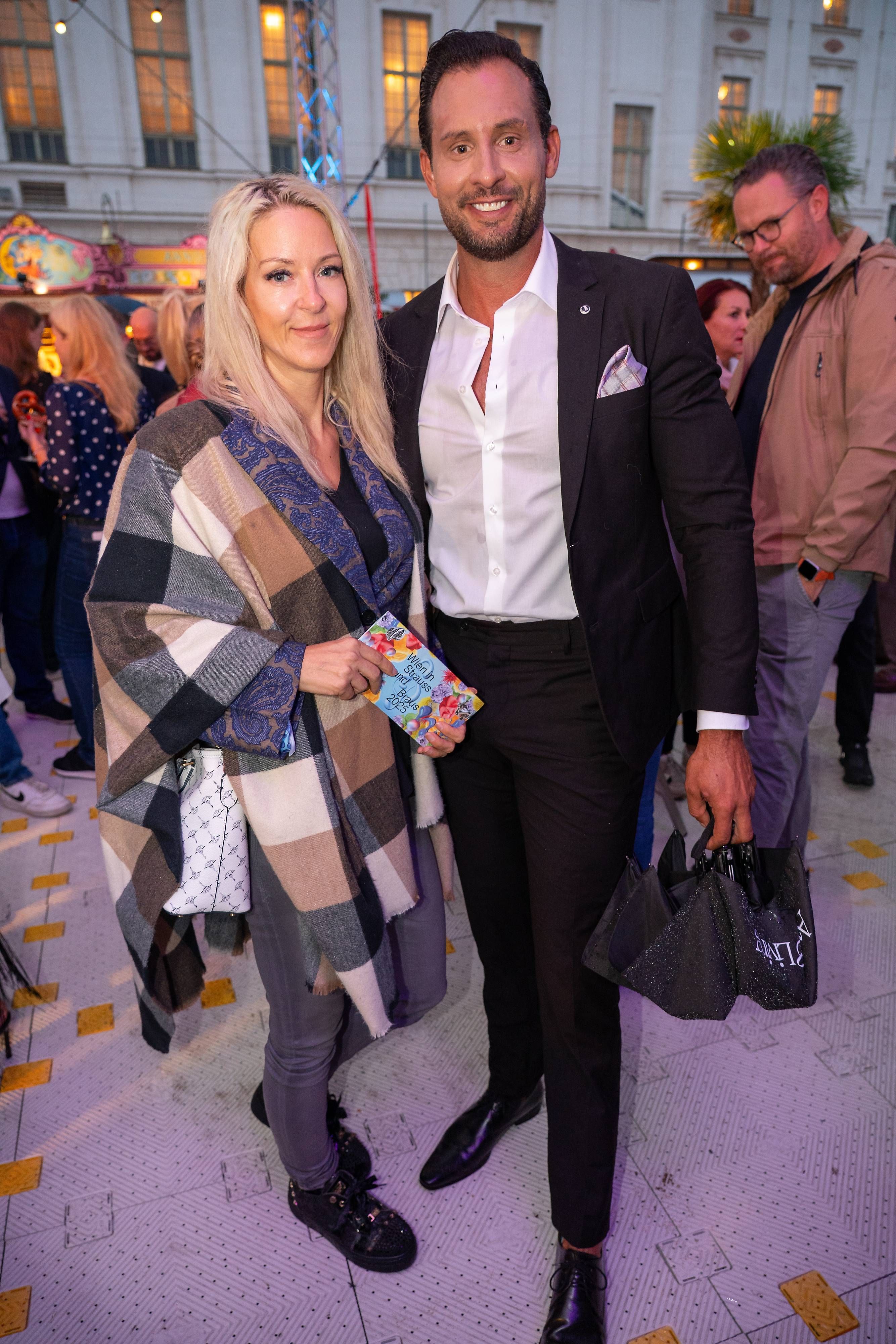 Simone Lugner und Christopher Dengg bei Weltpremiere von 