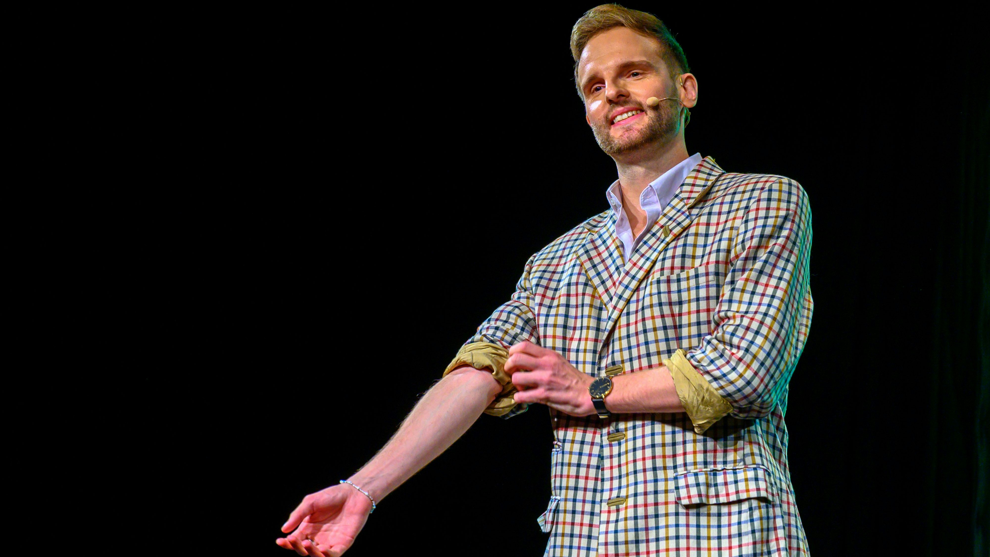 Heute.at - Dancing Star Herby begeistert mit Kabarett-Debüt