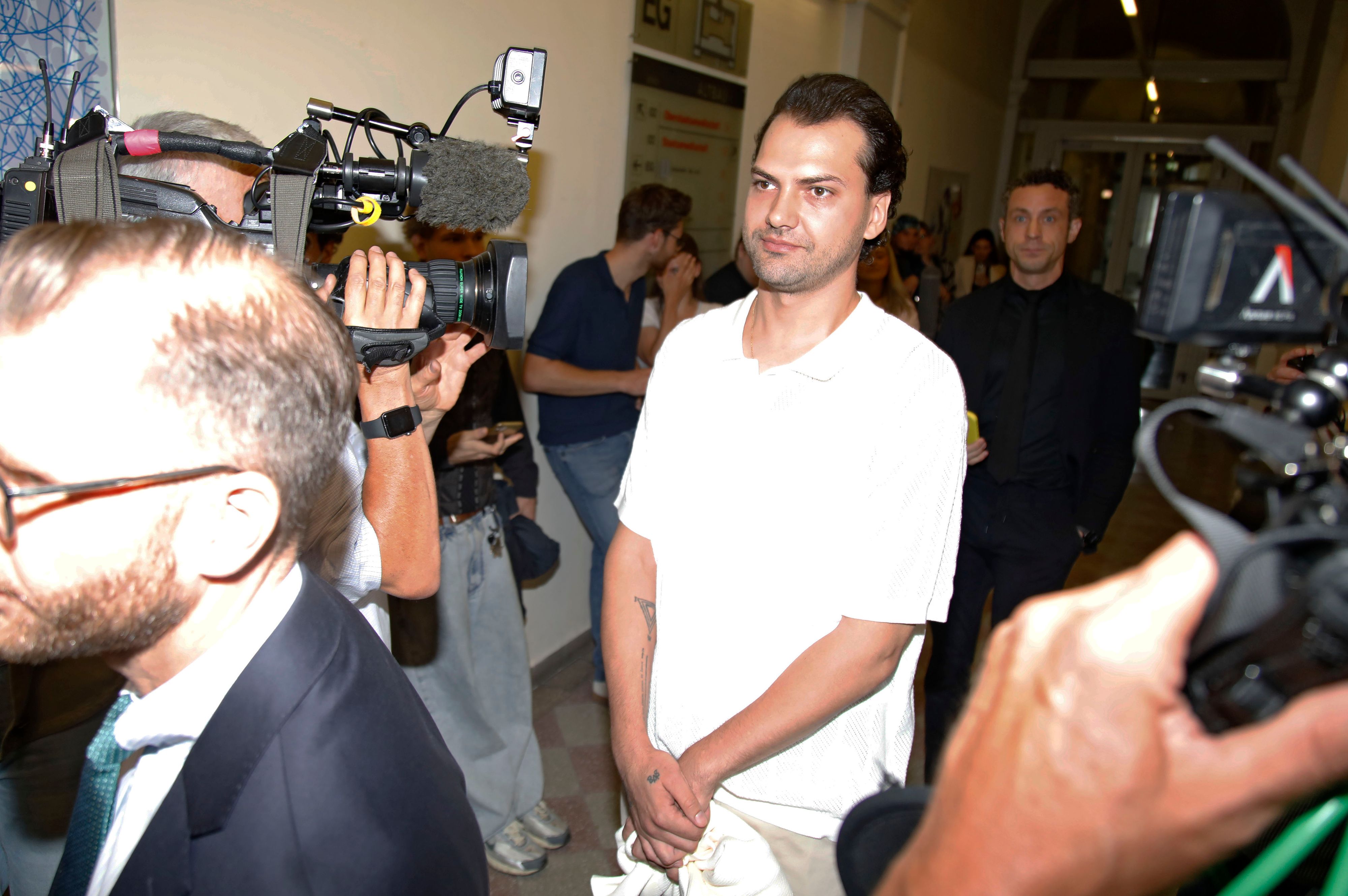 Jimi Blue Ochsenknecht bei der Ankunft zu seinem Prozess wegen mutmaßlichen schweren Betrugs am Landesgericht Innsbruck.