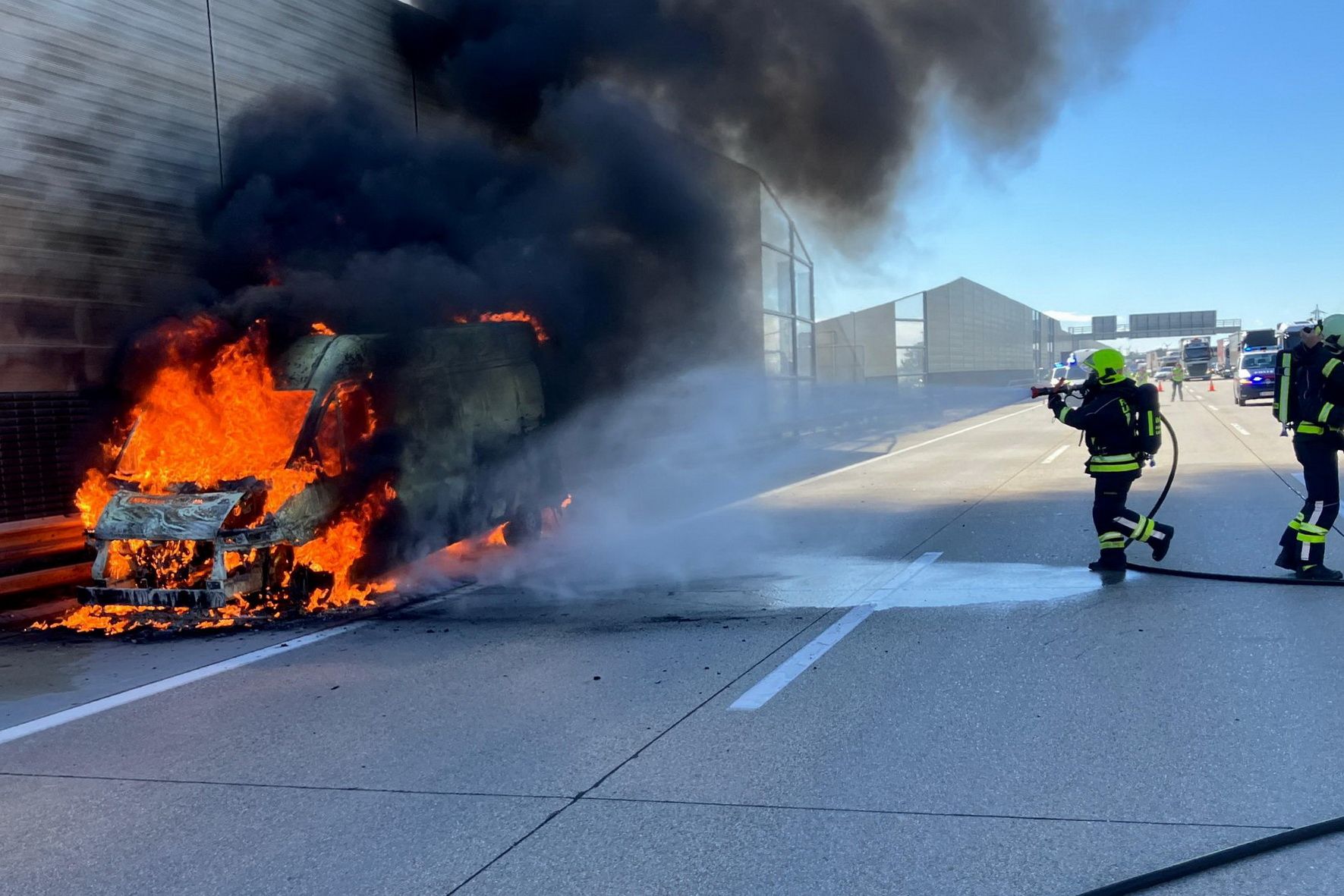 Rund eine Stunde standen die Feuerwehren im Einsatz.