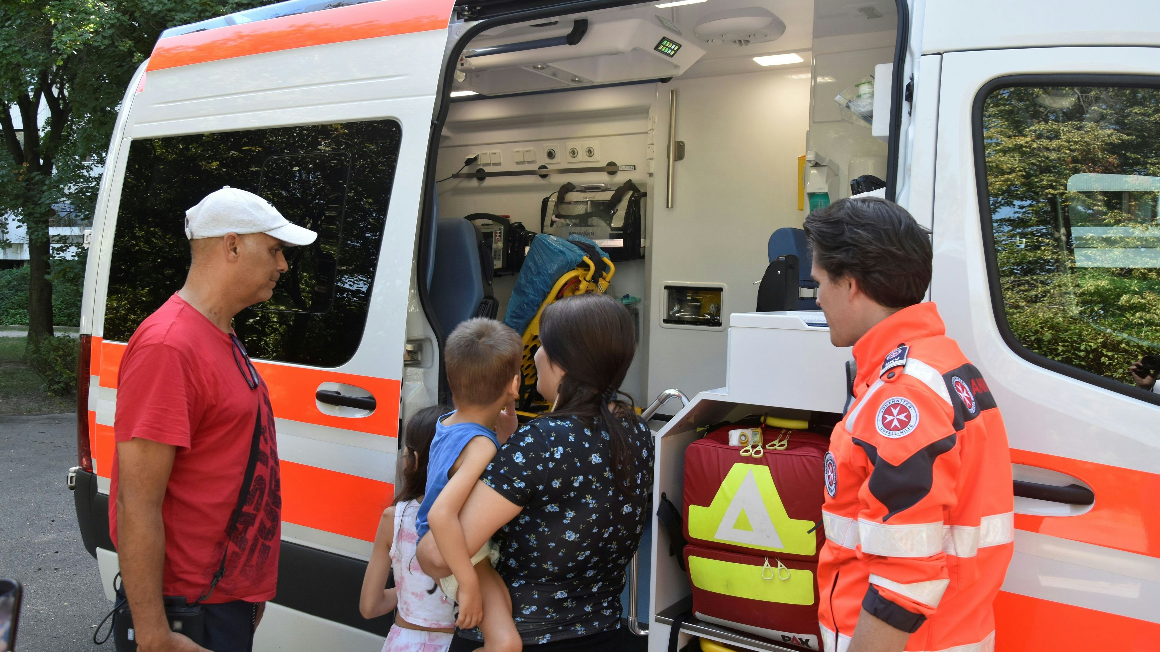 Ein Blick ins Rettungsauto der Johanniter.