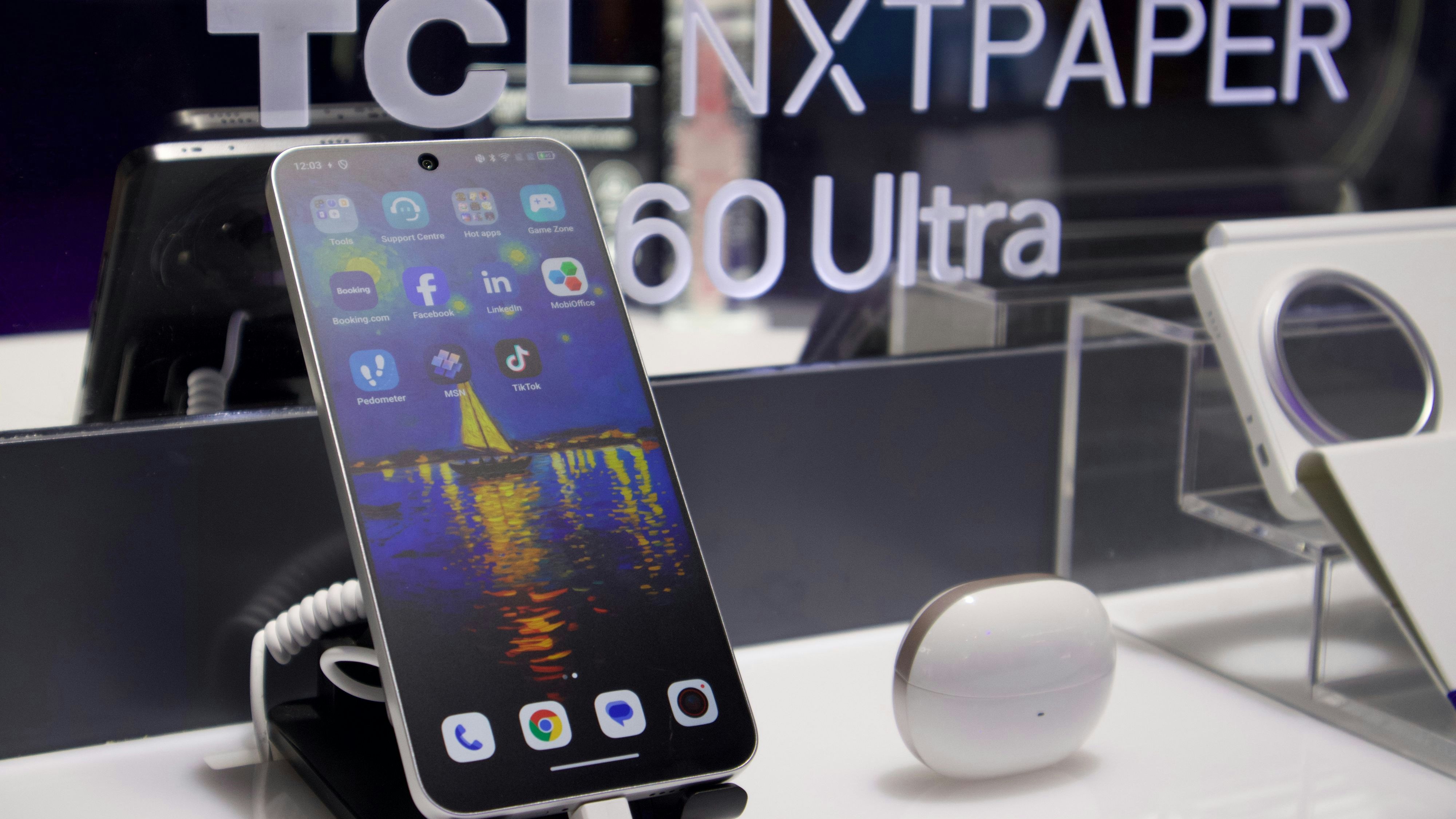 TCL Nxtpaper 60 Ultra: Die Preise starten bei 499 Euro, verfügbar sind die Modelle ab Oktober 2025 in Europa.