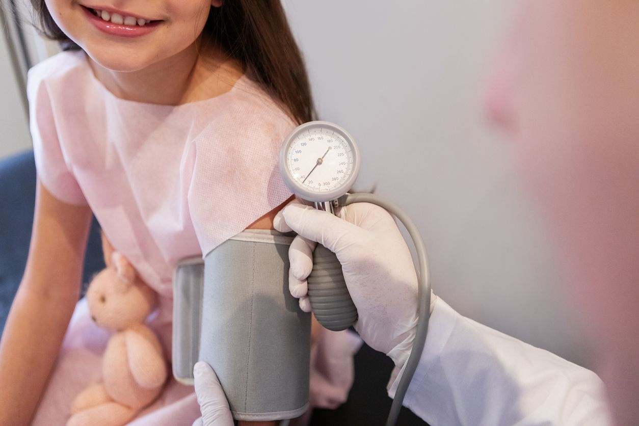 Ein im Alter von sieben Jahren festgestellter Bluthochdruck ist mehr als 50 Jahre später mit einem um 40 bis 50 Prozent größeren Sterberisiko durch Herz-Kreislauf-Erkrankungen verbunden.