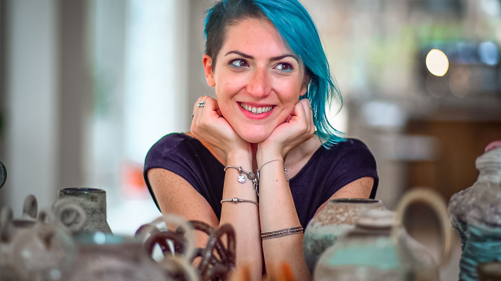 Sirin AlMasri ist Keramikkünstlerin und betreibt das ZOLTA Ceramics Studio im 3. Wiener Bezirk.