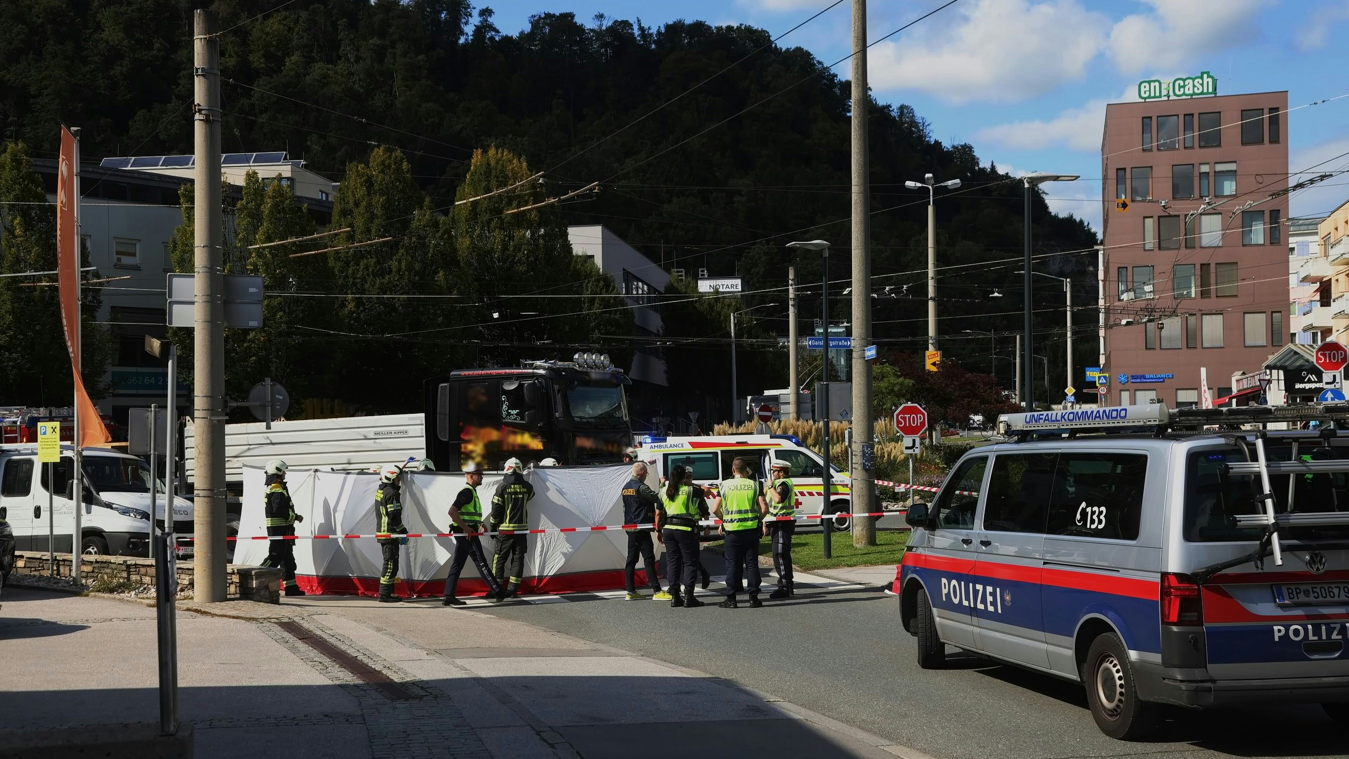 Heute.at - Junge Radfahrerin stirbt bei Lkw-Unfall in Salzburg