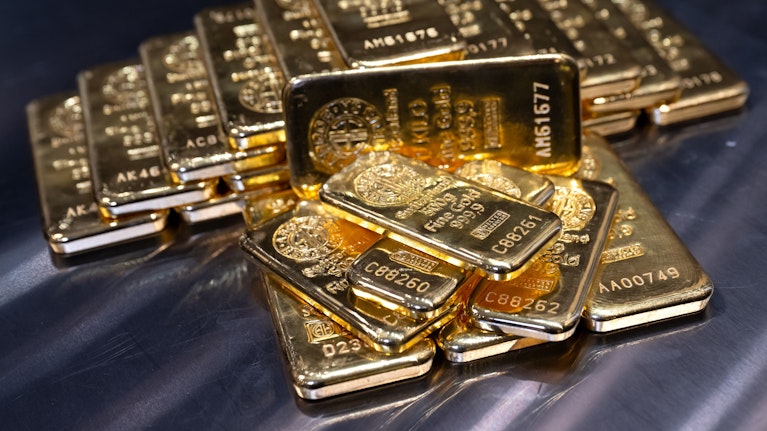 Der Boom beim Gold geht weiter. Nicht einmal Bitcoin legt heuer ein derartiges Wachstum hin. Geld-Expertin Monika Rosen nennt die Gründe und die Hintergründe für den Höhenflug und beantwortet die wichtigste Frage: Lohnt sich ein Einstieg noch?