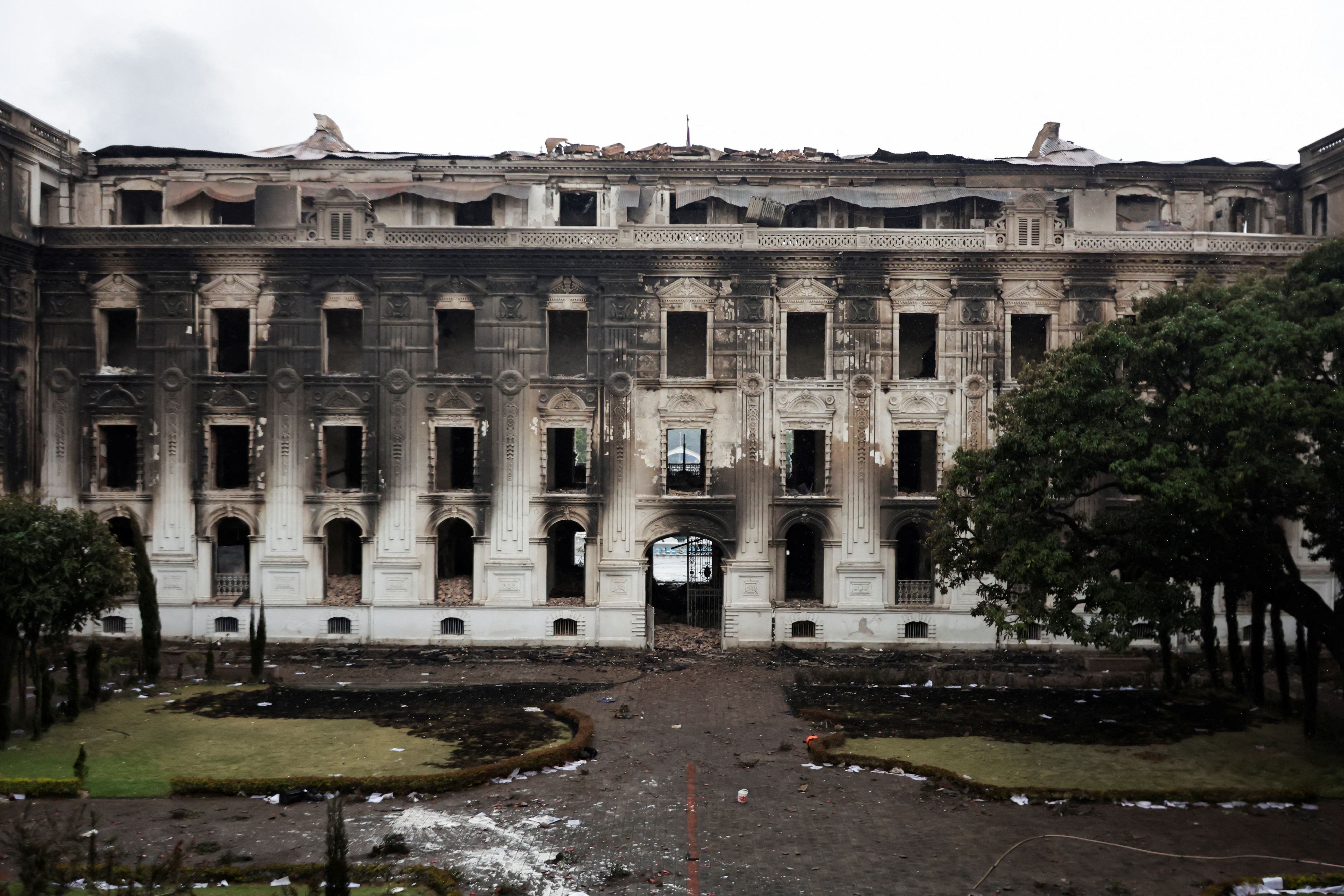 Auch Regierungsgebäude wurden von den Demonstranten in Brand gesteckt.