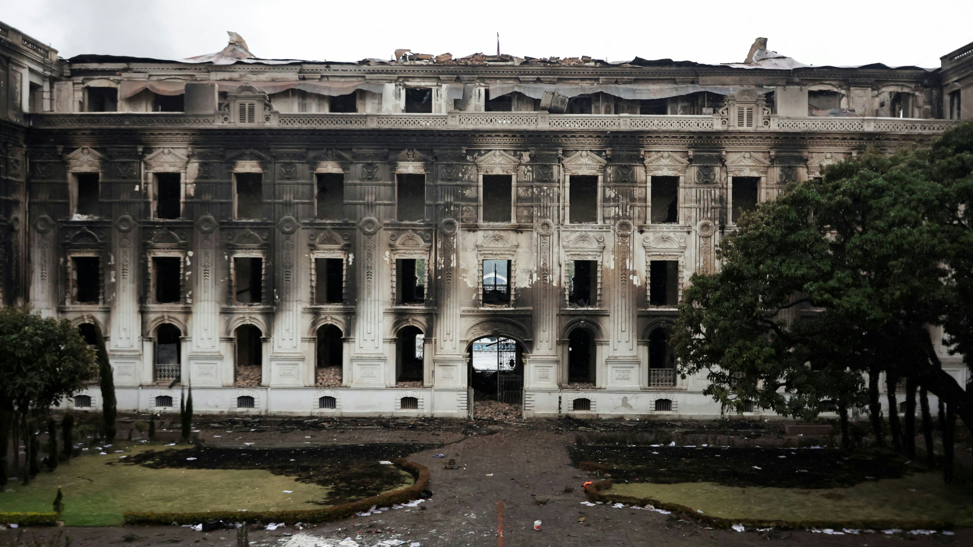 Heute.at - Regierungschef geflüchtet – Krise im Himalaya-Staat