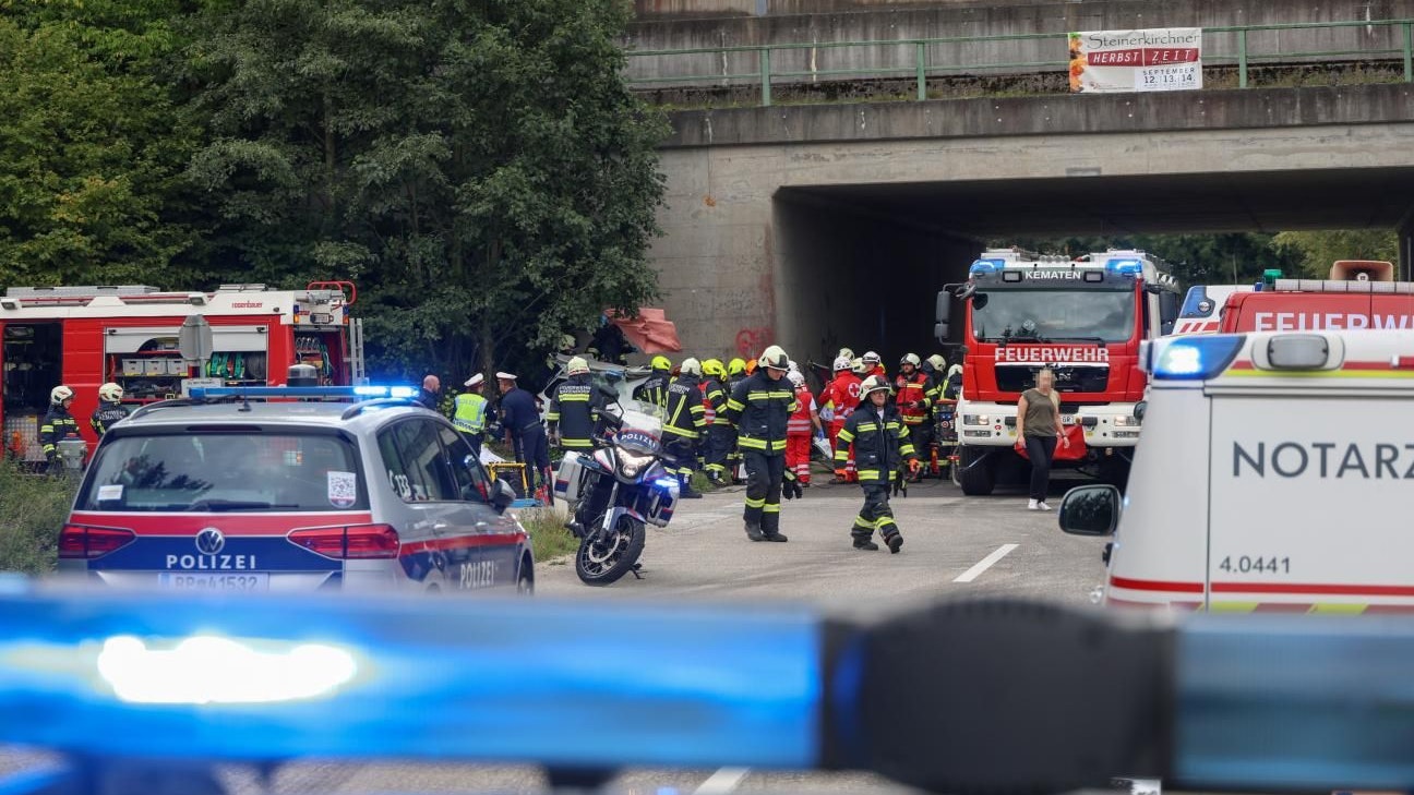 Heute.at - Pkw prallt gegen Unterführung – Lenker ohne Chance