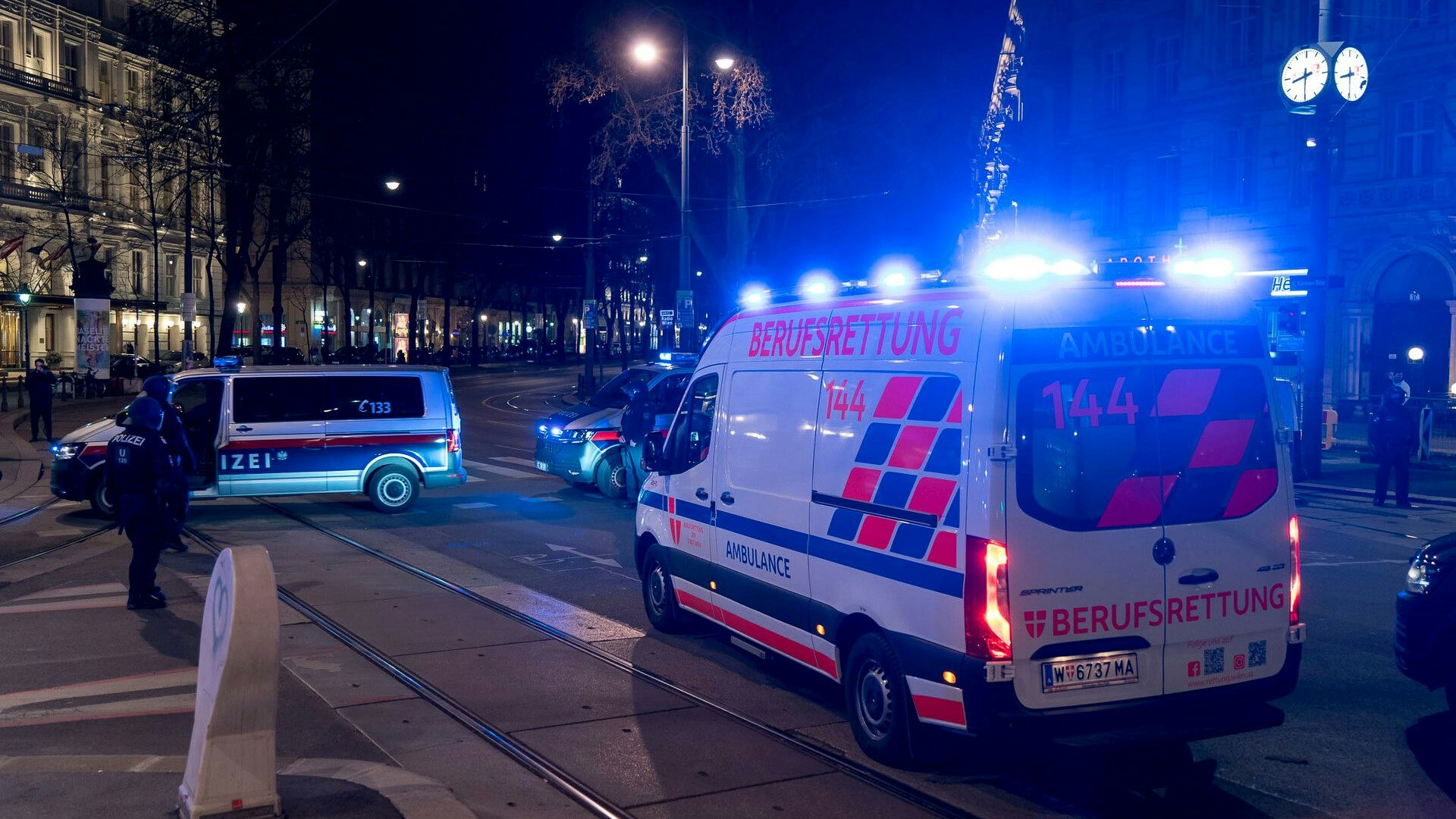 Heute.at - Crash in Wien: 18-Jähriger ohne Schein verletzt Mann