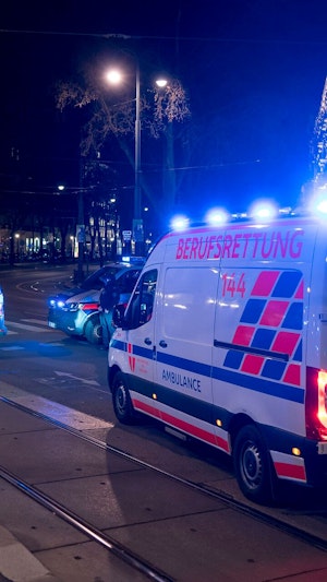 Jugendbande Wien: Brutale Rache in der Donaustadt – 15-Jähriger missbraucht, Täter filmen Tat und teilen Videos. Polizei gelingt Festnahme.