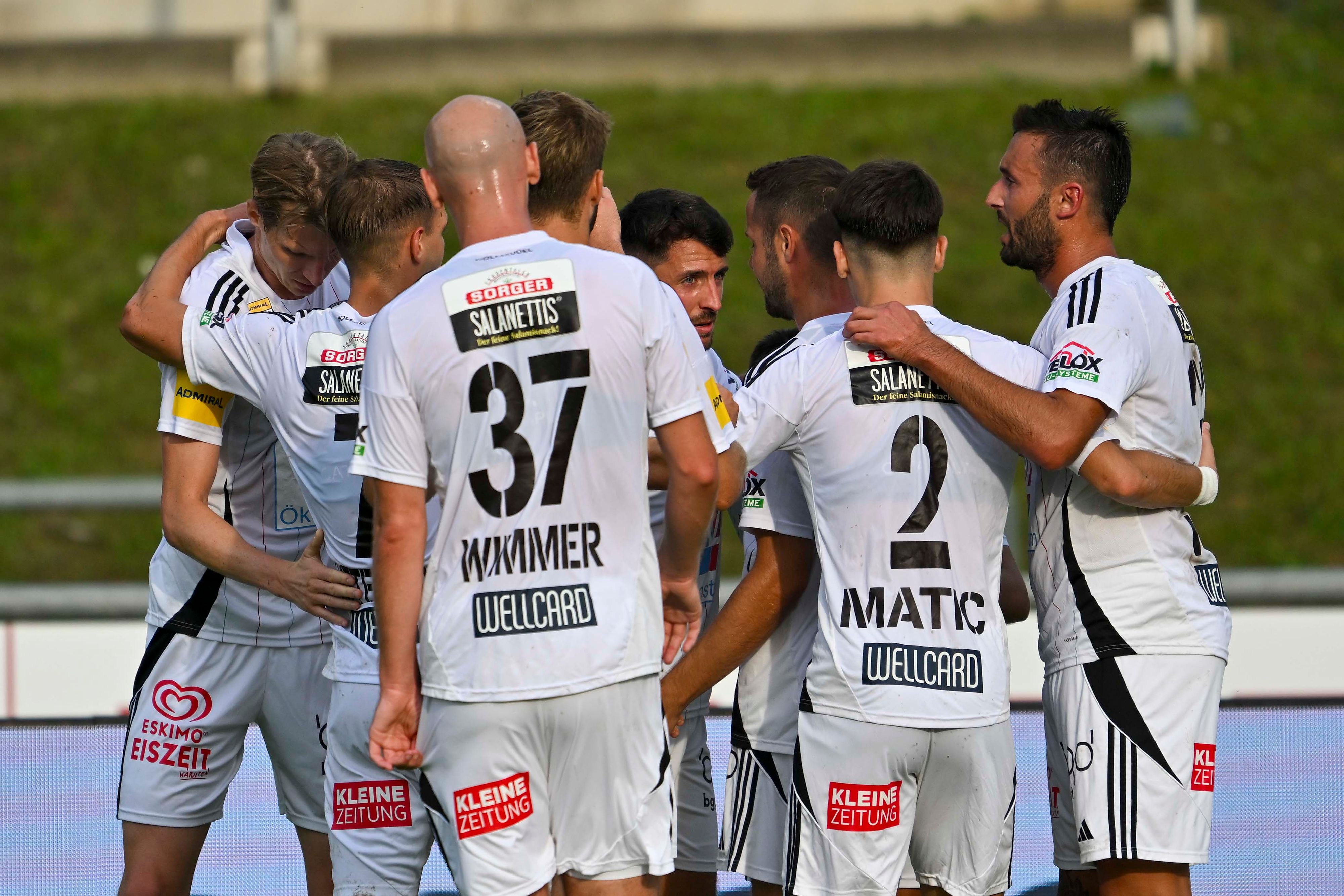 Wolfsberg bejubelt den klaren Heimsieg gegen Red Bull Salzburg. 