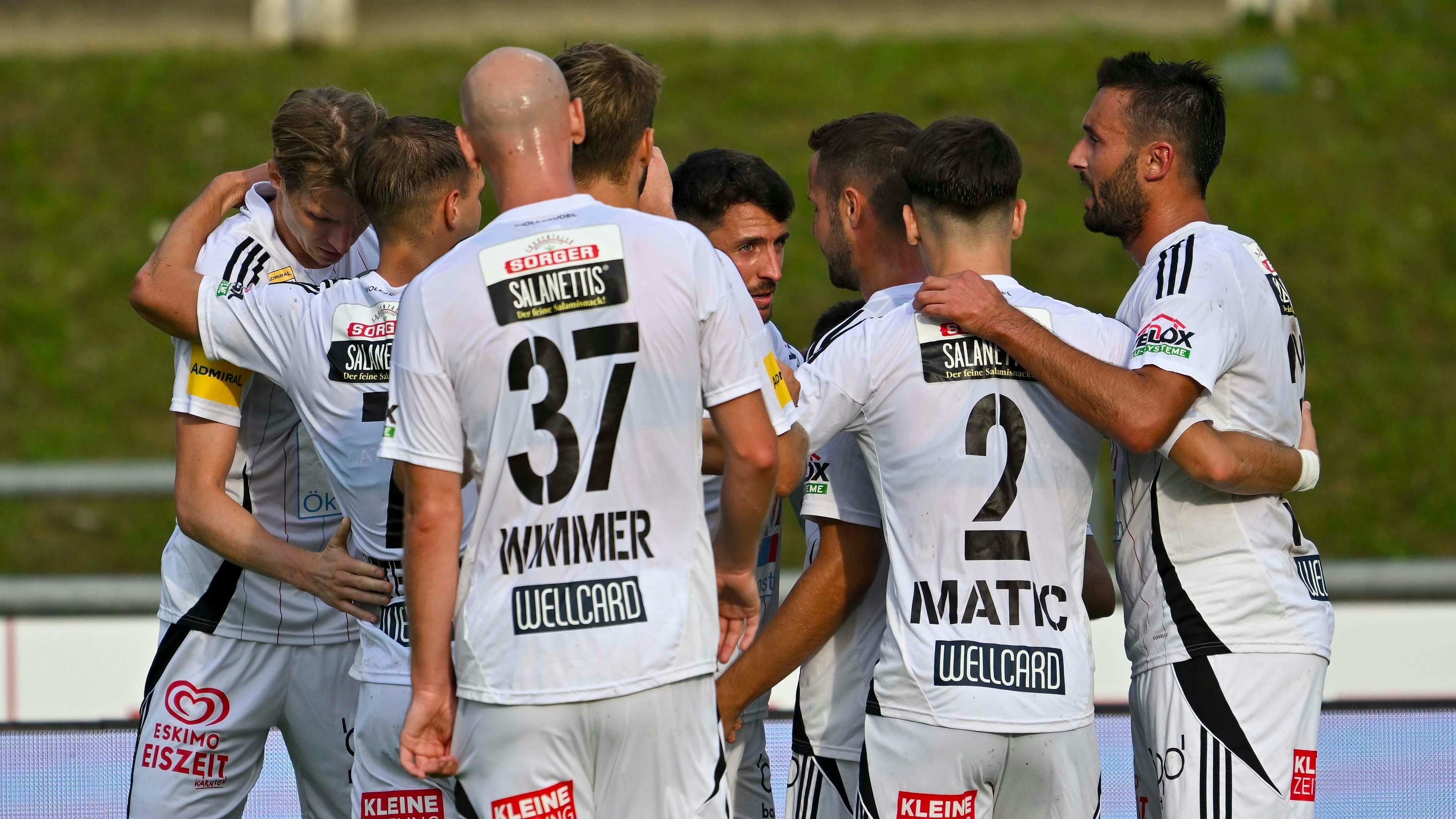 Wolfsberg bejubelt den klaren Heimsieg gegen Red Bull Salzburg. 