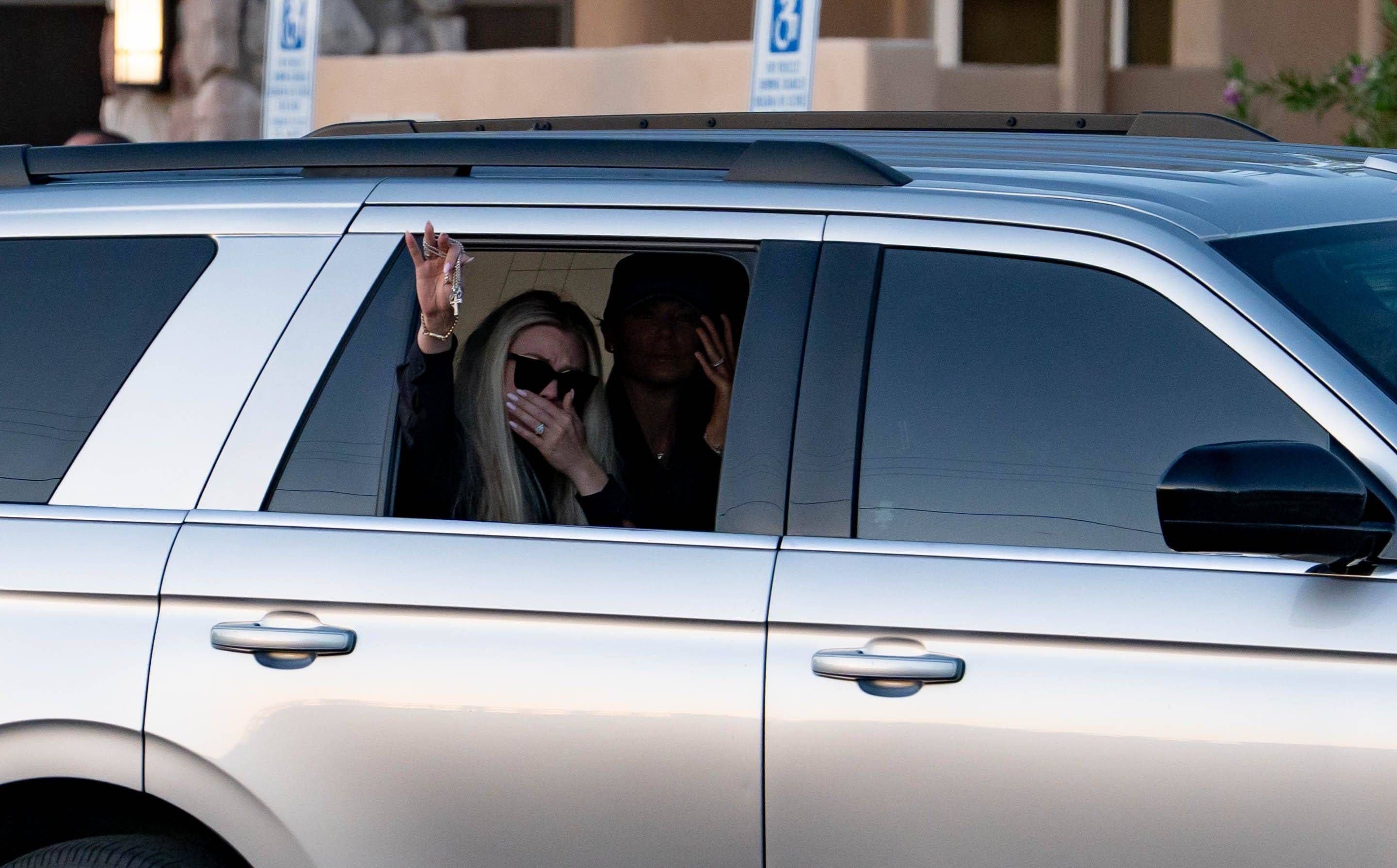 Erika Kirk beim Transport der Leiche ihres Ehemanns Charlie zur Hansen Mortuary Chapel in Phoenix, Arizona. 11. September 2025.