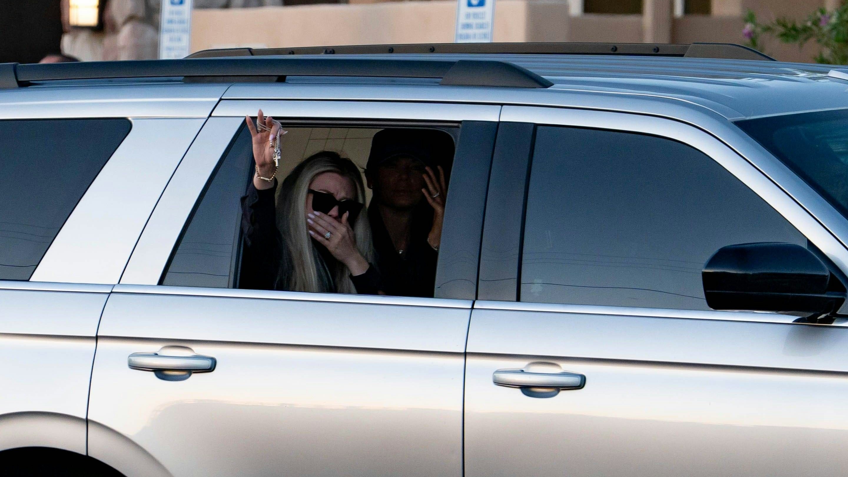 Erika Kirk beim Transport der Leiche ihres Ehemanns Charlie zur Hansen Mortuary Chapel in Phoenix, Arizona. 11. September 2025.