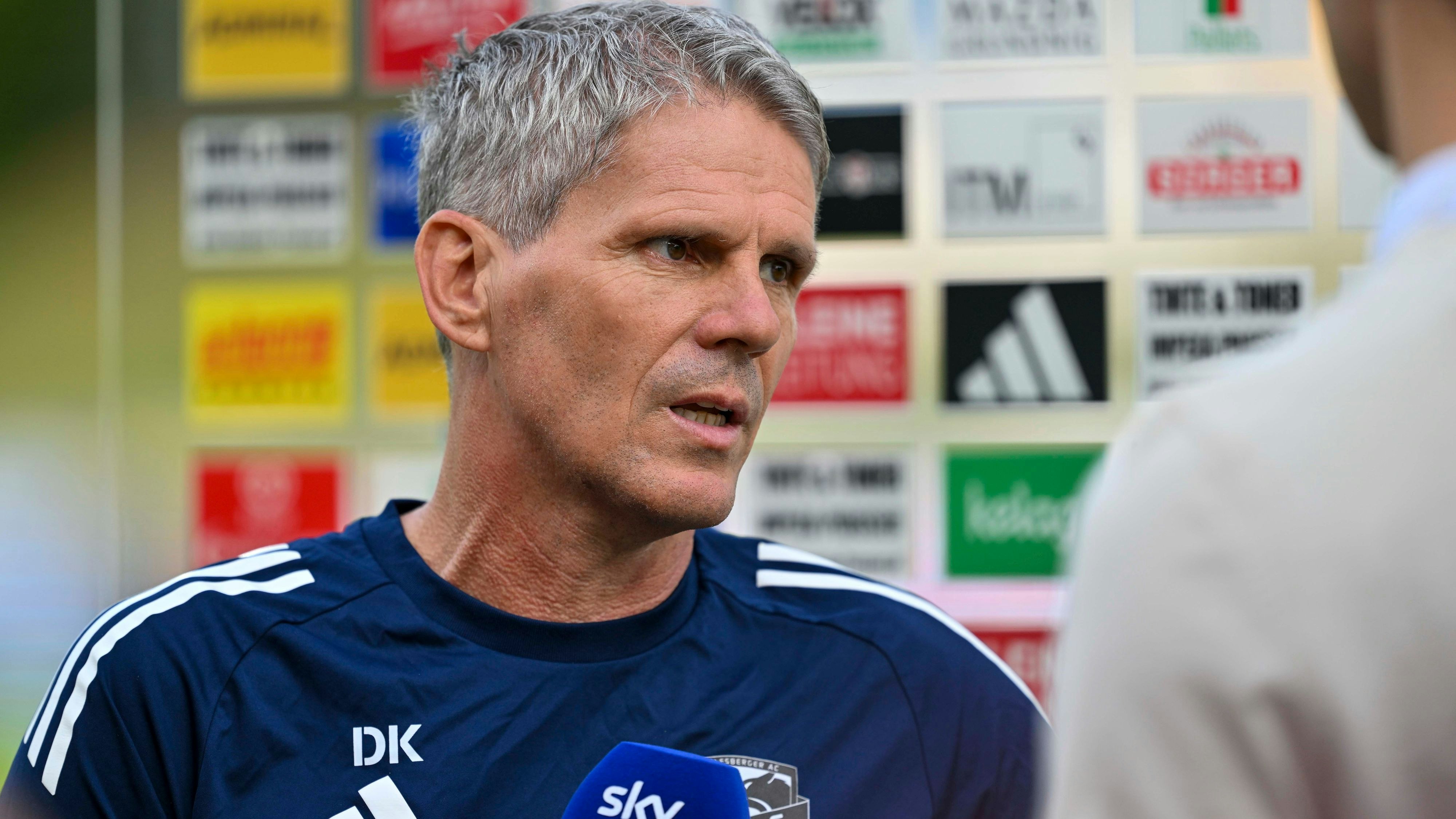 Heute.at - Kühbauer sorgt mit pikantem Witz für Lacher