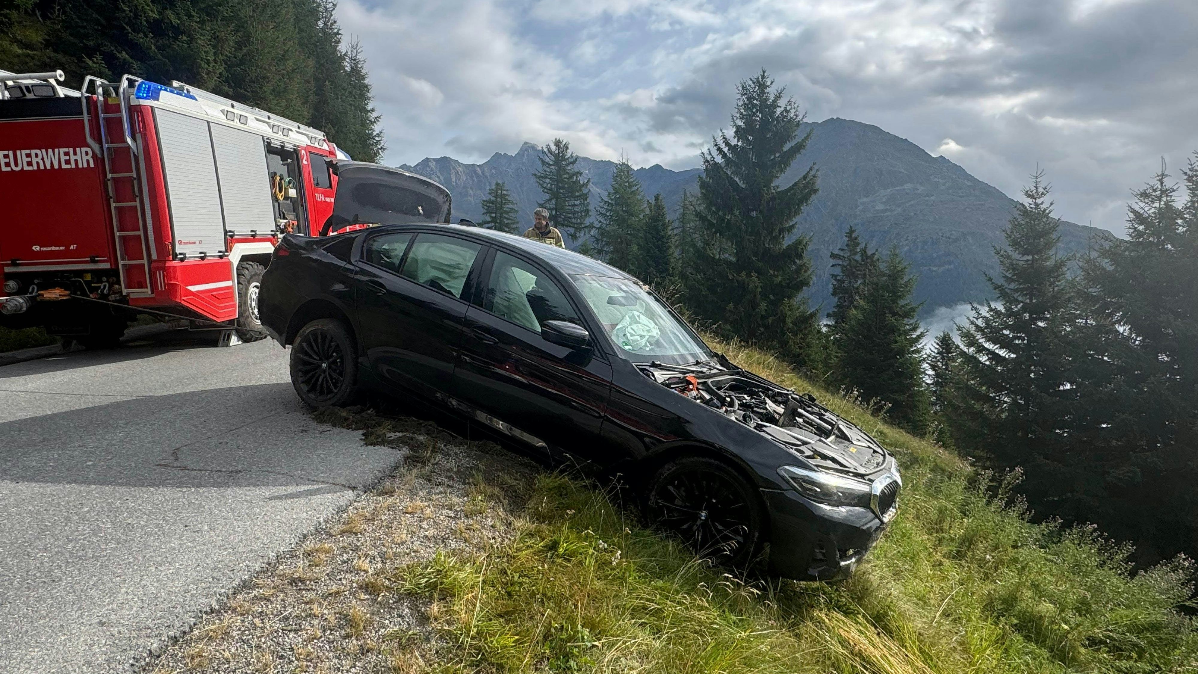 Heute.at - Fahrfehler bringt junge Lenkerin (24) ins Krankenhaus