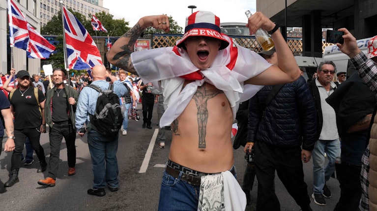 Rechtsextreme Gruppen hatten für die größte Kundgebung seit vielen Jahren mobilisiert. Am Samstag marschierten Migrations-Gegner durch die Straßen von London. 110.000 kamen laut Polizei, die Gegen-Demo brachte es auf 5.000 Menschen. Ist das erst der Anfang?