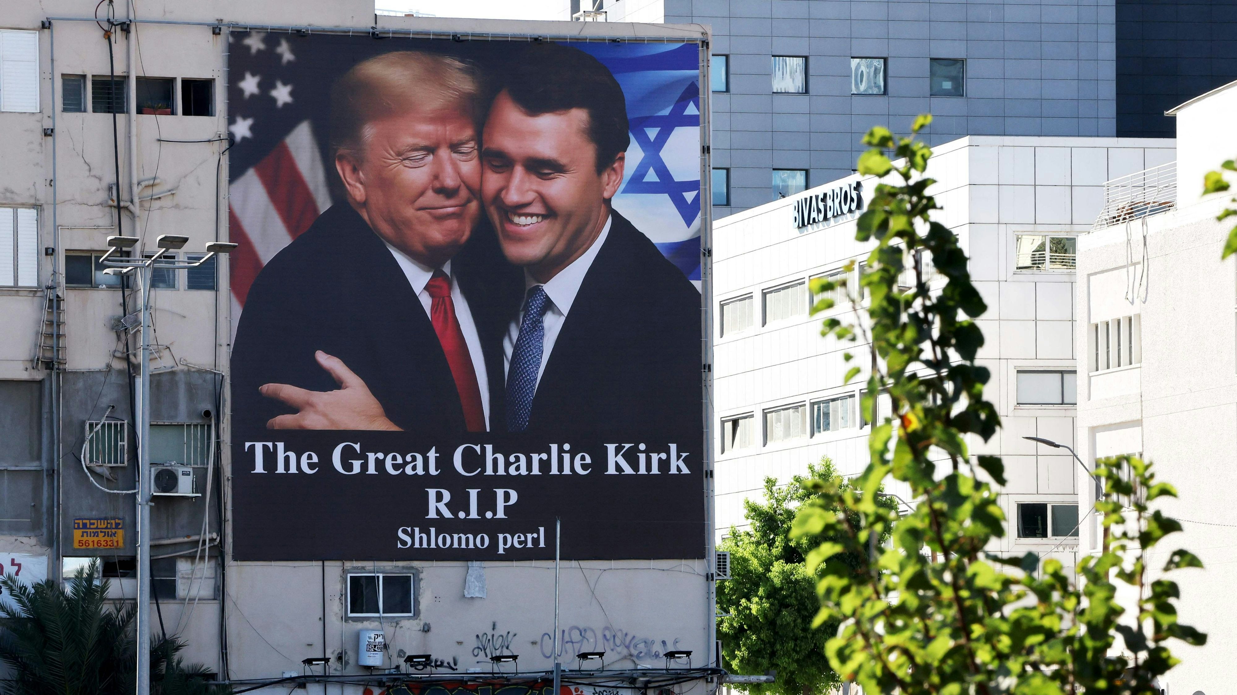 Der Tod von Kirk hat die Welt erschüttert. Dies ist eine Hauswand in Tel Aviv.