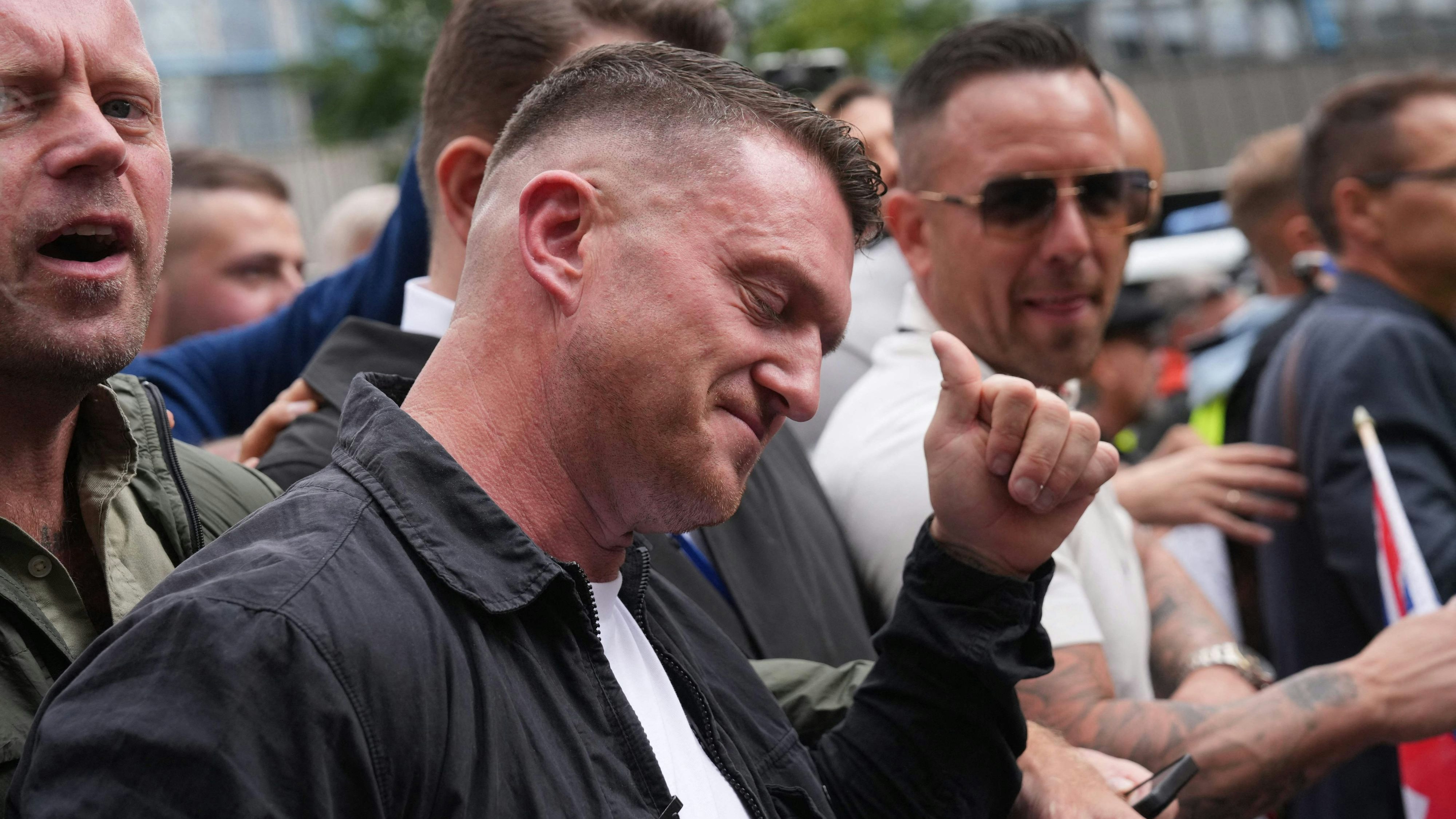 Der Rechtsextremist Tommy Robinson, mit richtigem Namen Stephen Yaxley-Lennon, organisierte die Demo mit bis zu 150.000 Teilnehmern