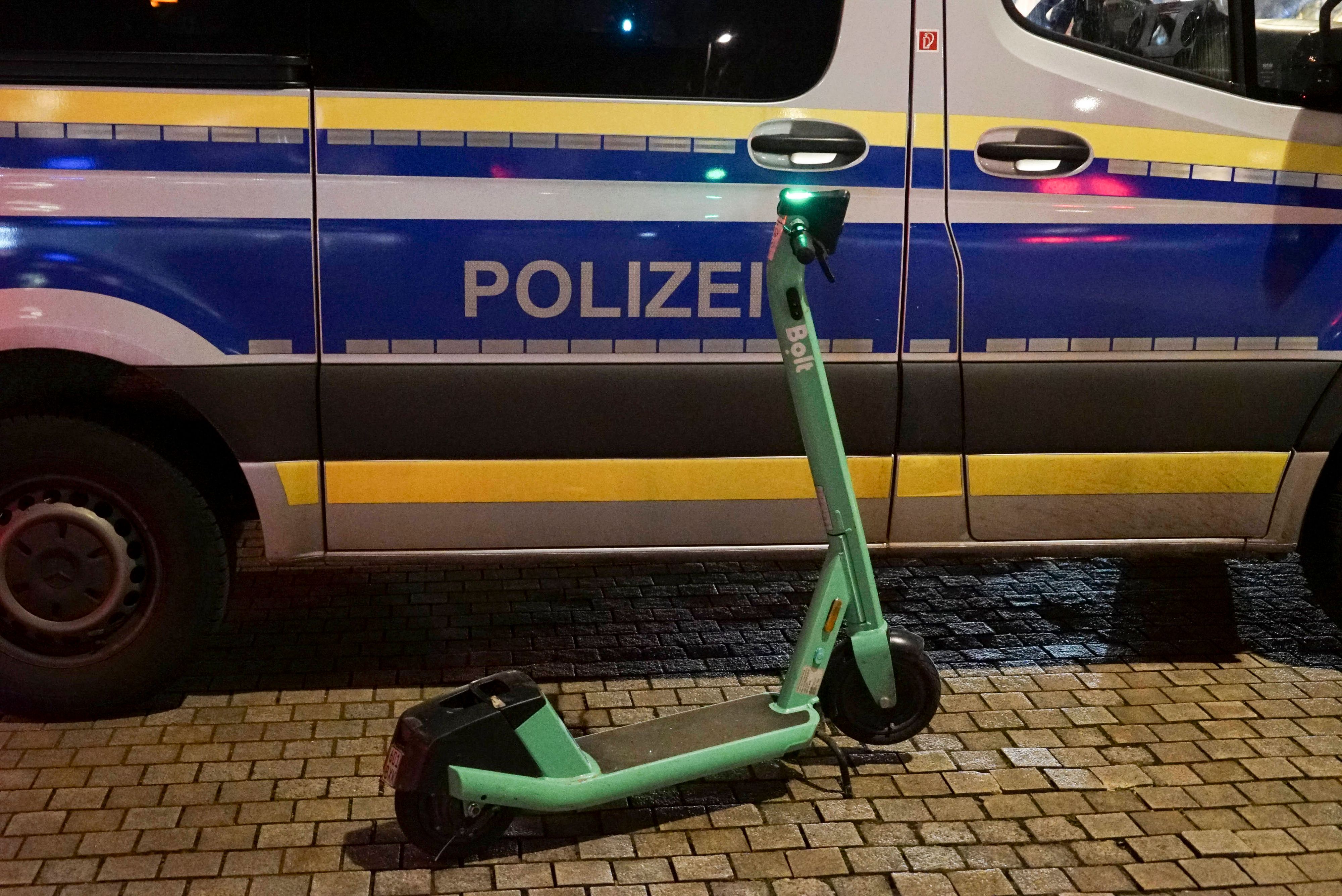 In Deutschland haben Unbekannte auf einen E-Scooter-Fahrer geschossen. (Symbolbild)