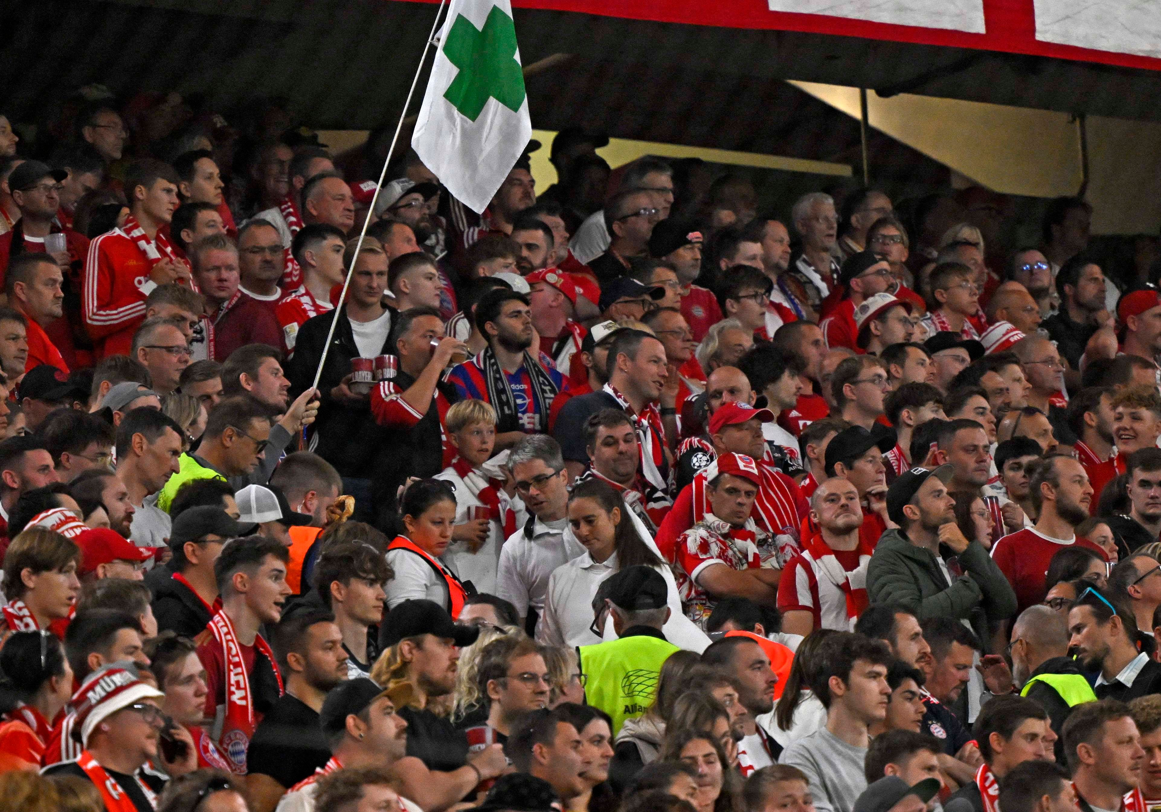 Während des Bayern-Spiels gegen den HSV ist es zu zwei medizinischen Notfällen gekommen. 
