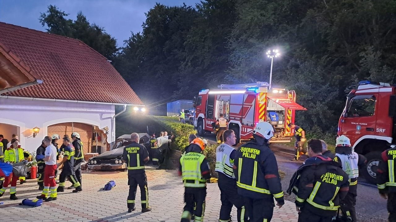 Der Lenker wurde schwer verletzt.