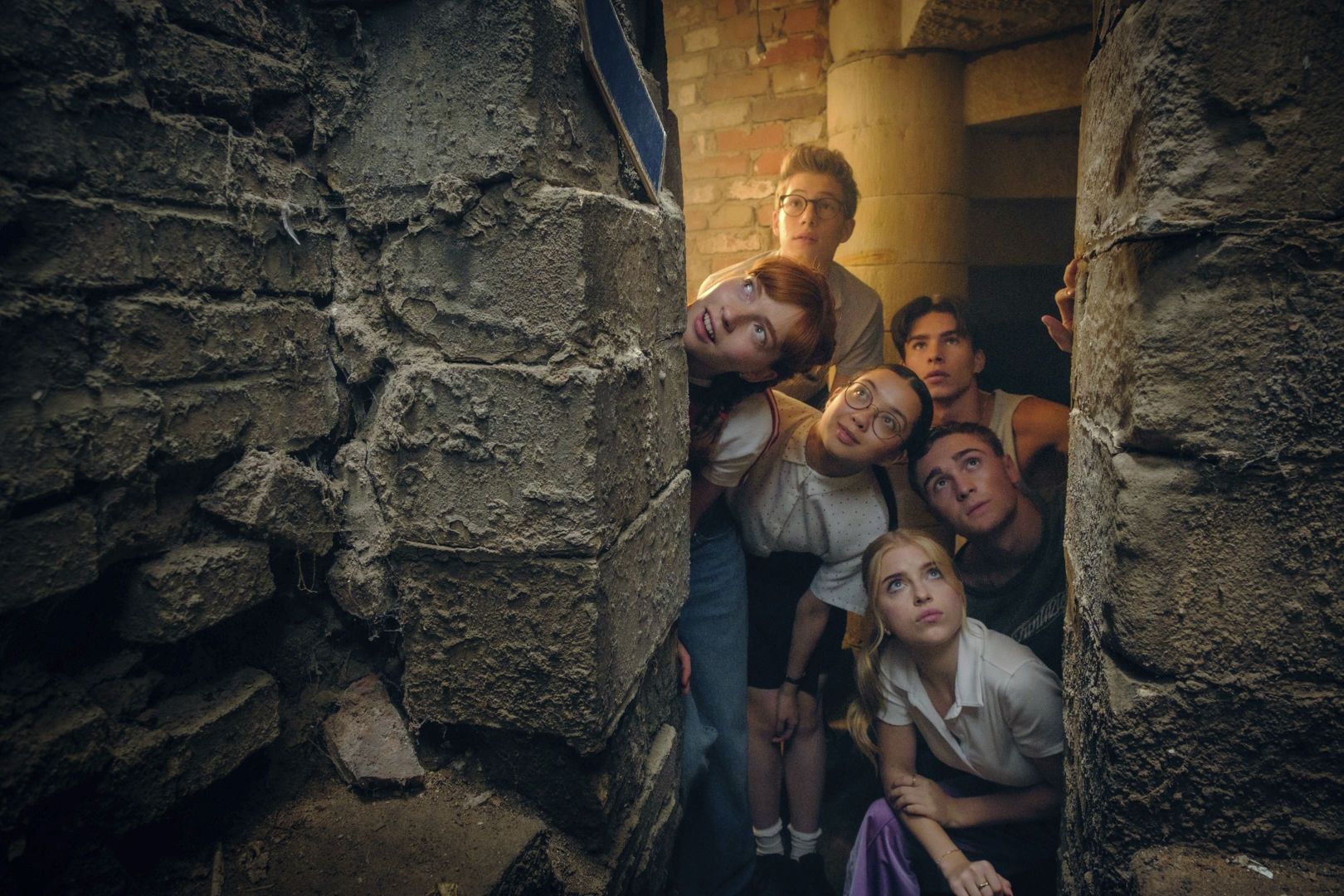 Die Freunde tun alles, um ihre Schule zu retten.