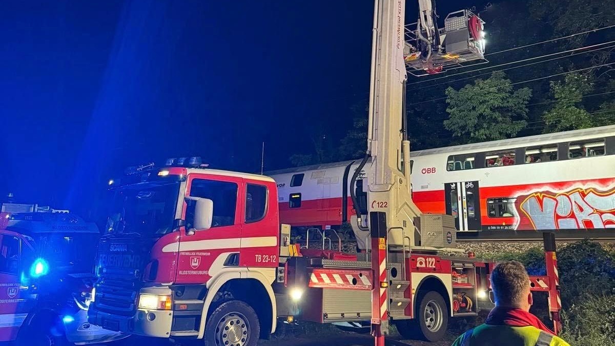 Heute.at - ÖBB-Leitung beschädigt! 200 mussten aus Zug raus