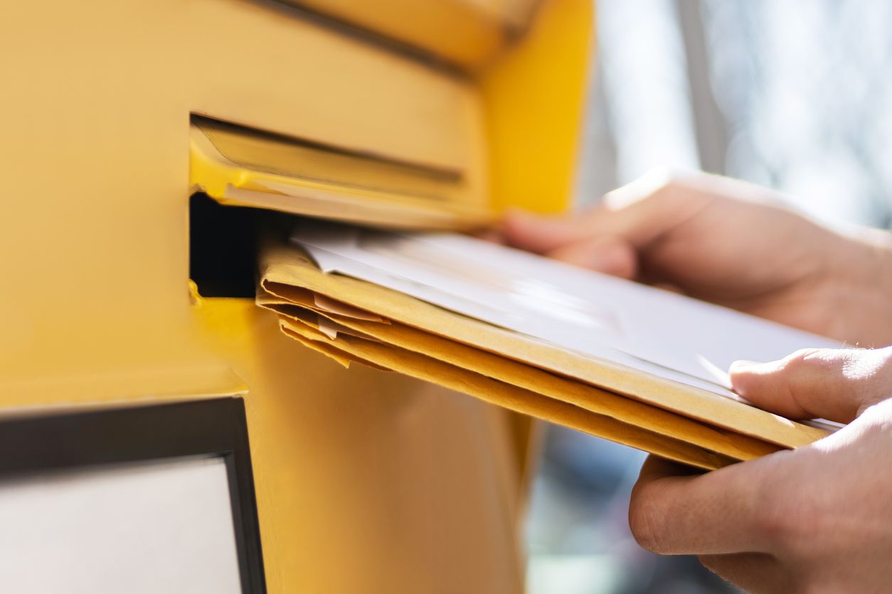 Dokument in einem Briefkasten