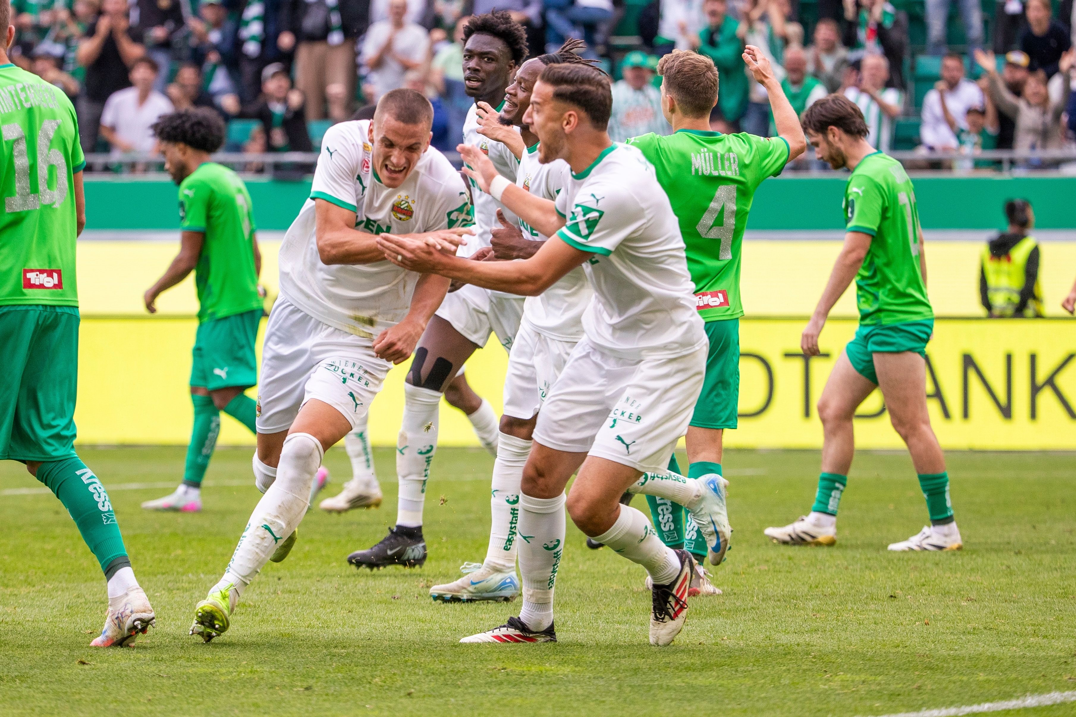 Nenad Cvetkovic jubelt über sein Tor gegen Wattens.