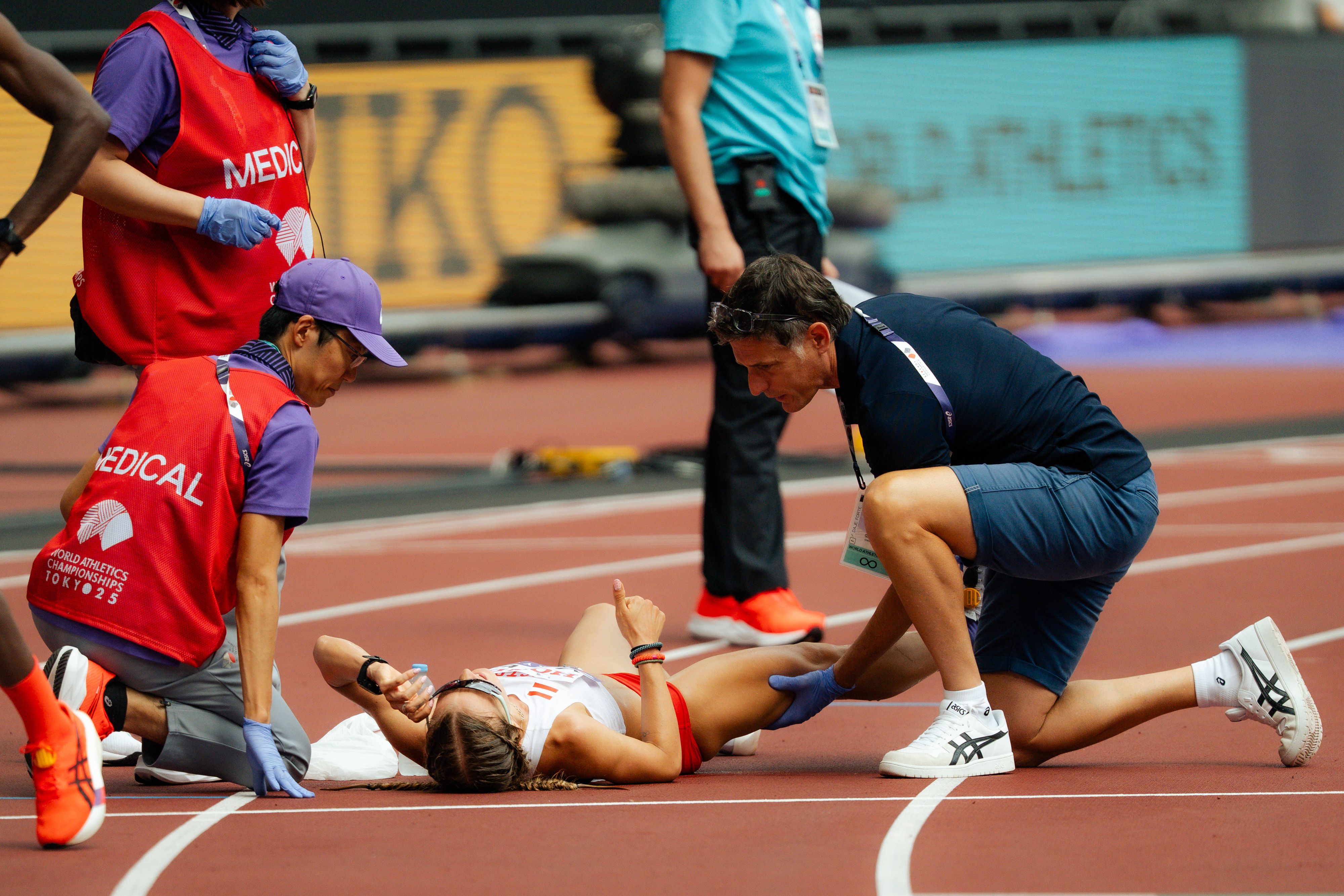 Julia Mayer völlig erschöpft