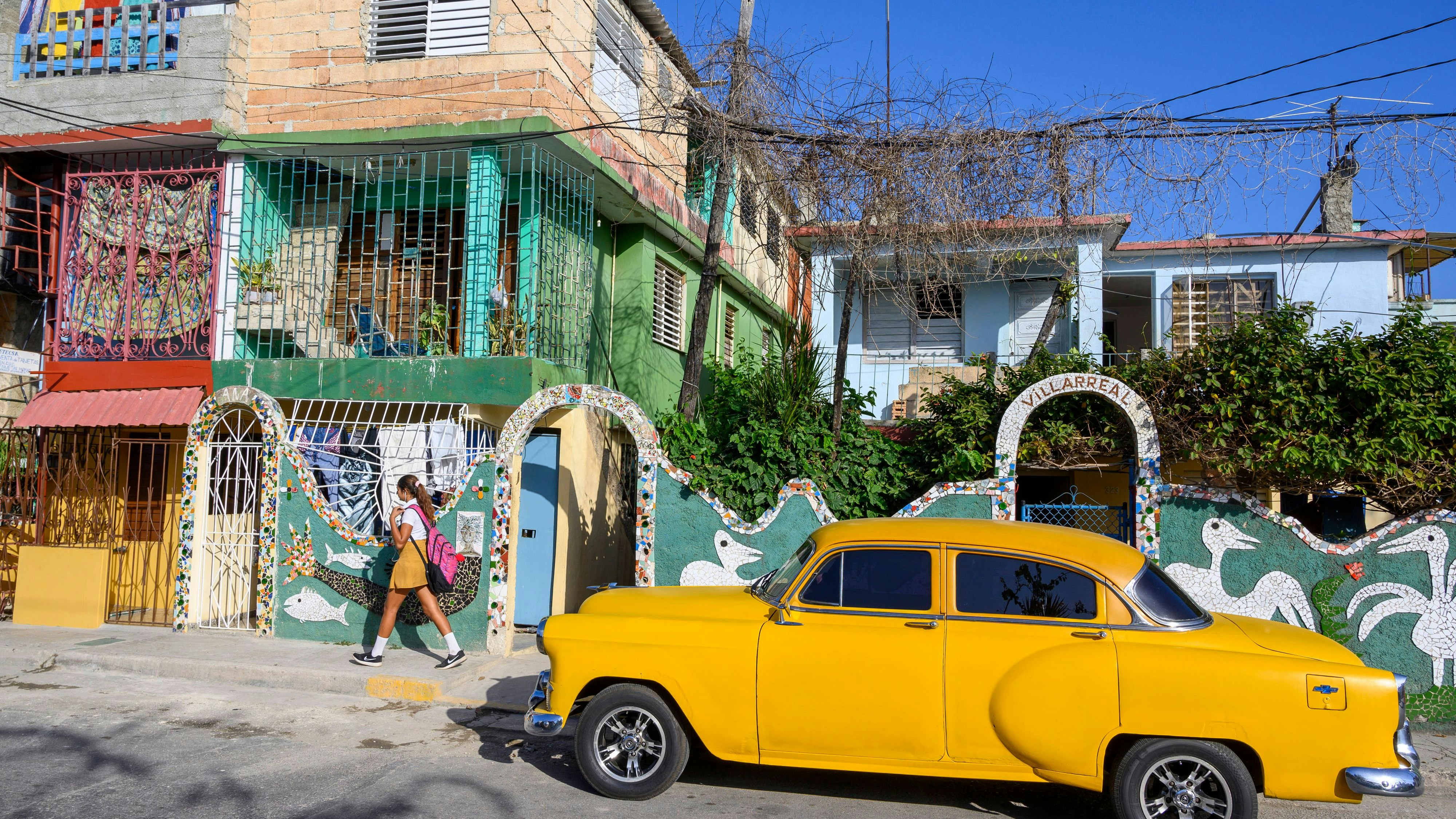 Die bunten Straßen von Havanna wirken zugleich zeitlos und lebendig.