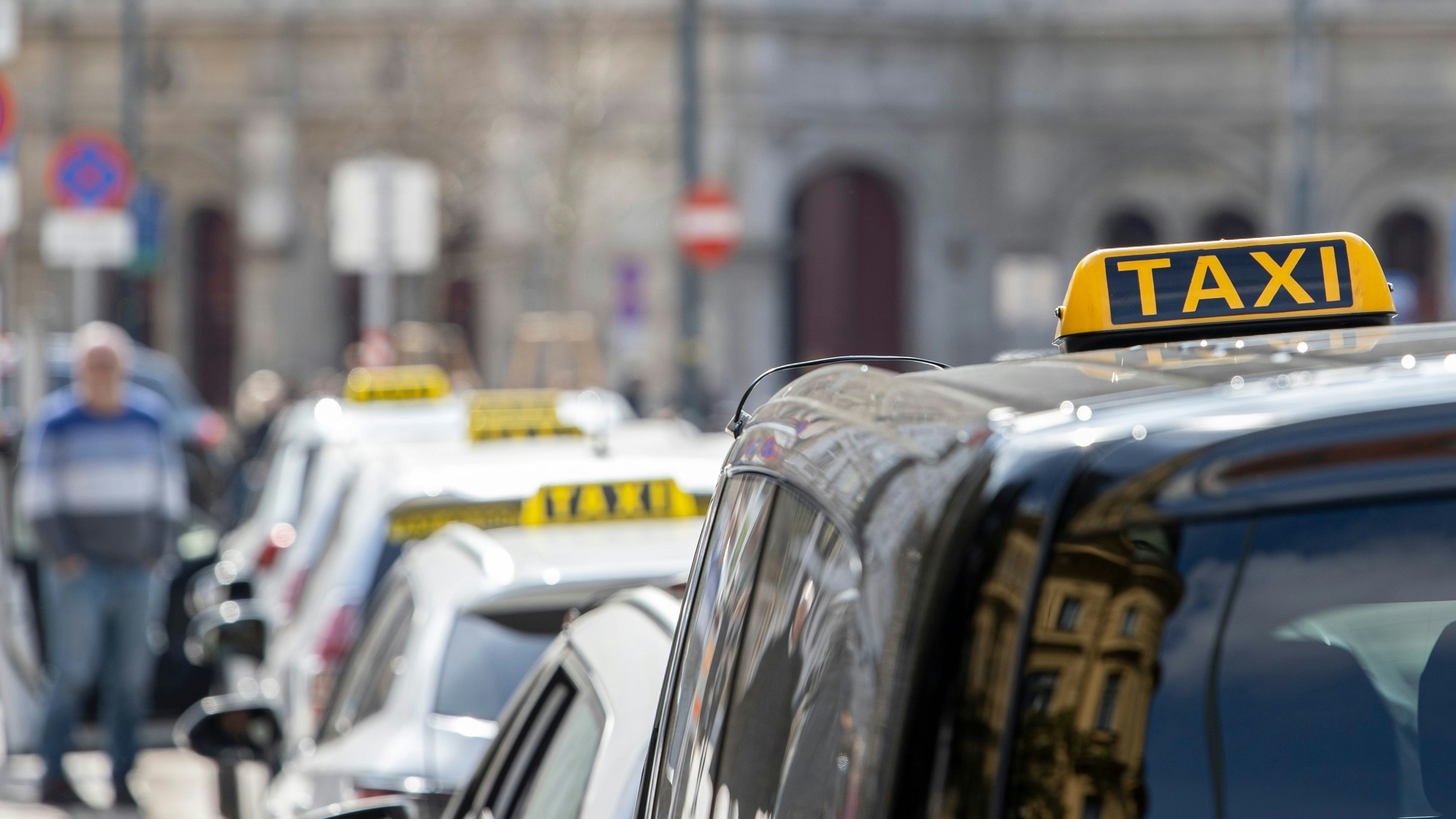 Heute.at - Millionenbetrug! Taxi-Clan in Wien zerschlagen