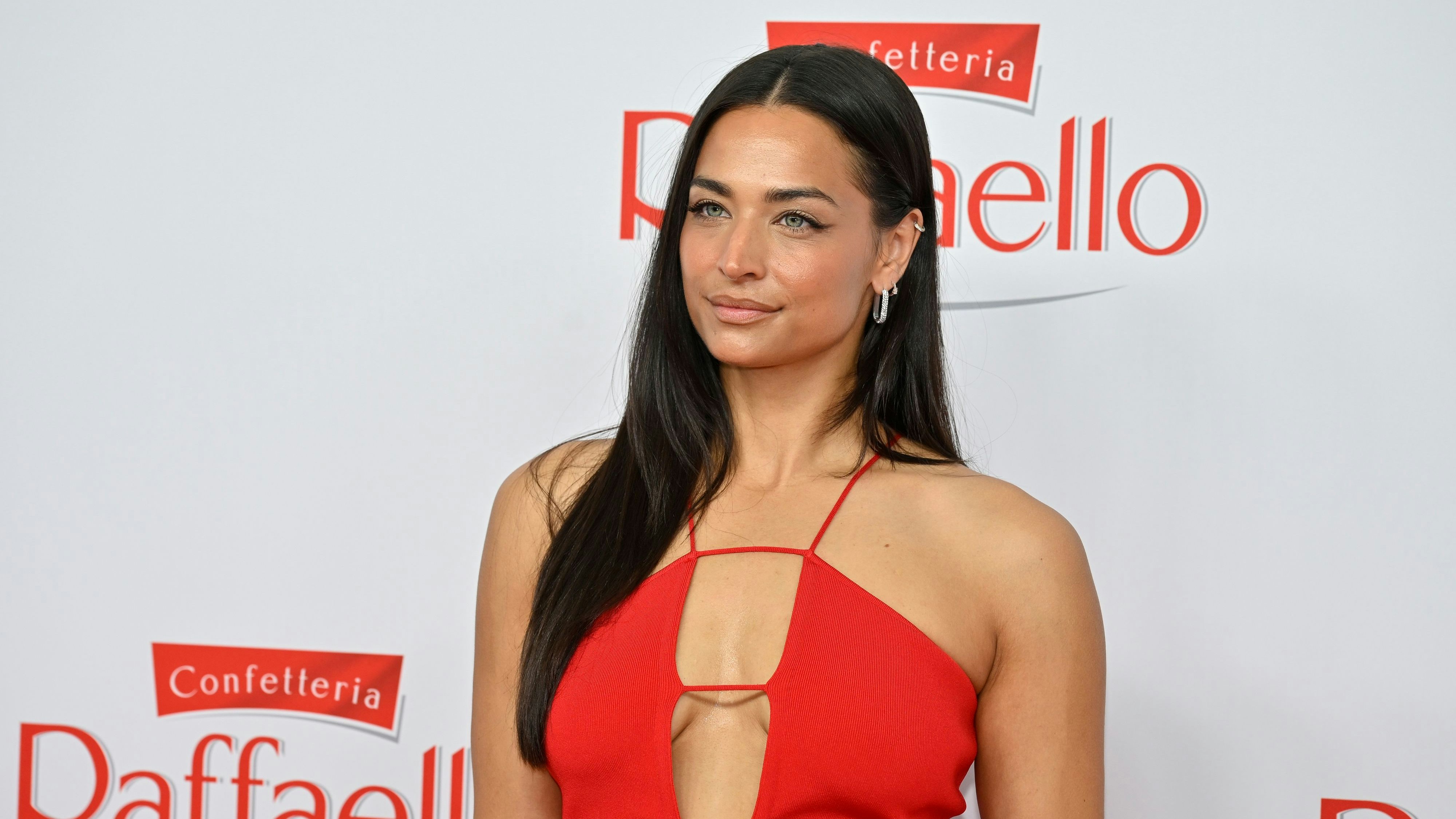 Heute.at - Fans üben scharfe Kritik an Amira Aly's Weihnachts-Shop