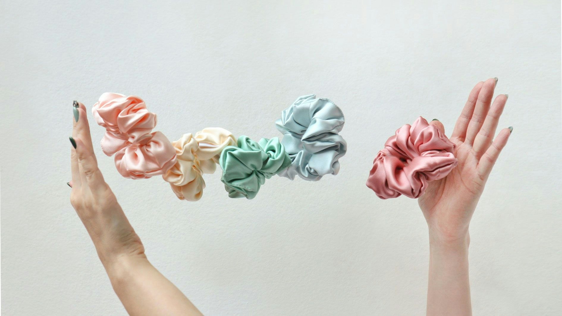 Heute.at - Haargummi am Handgelenk soll Gesundheitsrisiko sein