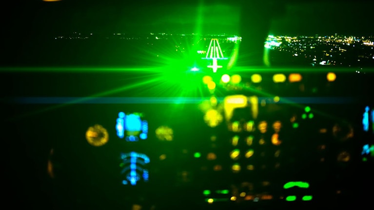 Wenige Minuten vor der Landung in Schwechat wurde am Samstag ein Airbus A220 mutmaßlich von einem Laserpointer geblendet. Das Licht wurde auch im Cockpit bemerkt, der Pilot meldete aber keinen Zwischenfall. Davor kam das heuer in Wien schon 19 Mal vor.