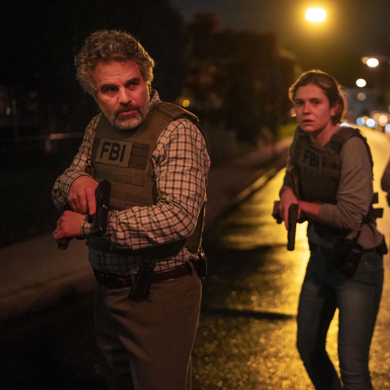Nach der gefeierten Mini-Serie "Mare of Easttown" stellt auch das neue Thriller-Drama "Task" von Schöpfer Brad Ingelsby ganz normale Amerikaner vom Rande der Gesellschaft in den Mittelpunkt. Das beginnt zwar beschaulich, geht aber dennoch unter die Haut. Auf Sky X.